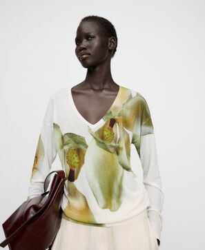 Printed V-neck fine knit sweater