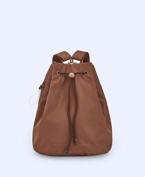Reclamación Suposiciones, suposiciones. Adivinar Elegancia Bolsos mochilas para mujer | Primavera-Verano 23 | Adolfo Domínguez Reclamación Suposiciones, suposiciones. Adivinar Elegancia Bolsos mochilas para mujer | Primavera-Verano 23 | Adolfo Domínguez