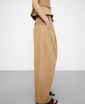 Pantal&oacute;n barrel fit pinzas algod&oacute;n