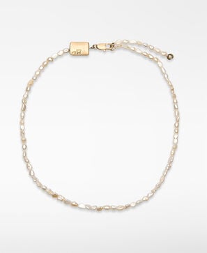 Pearl necklace woman