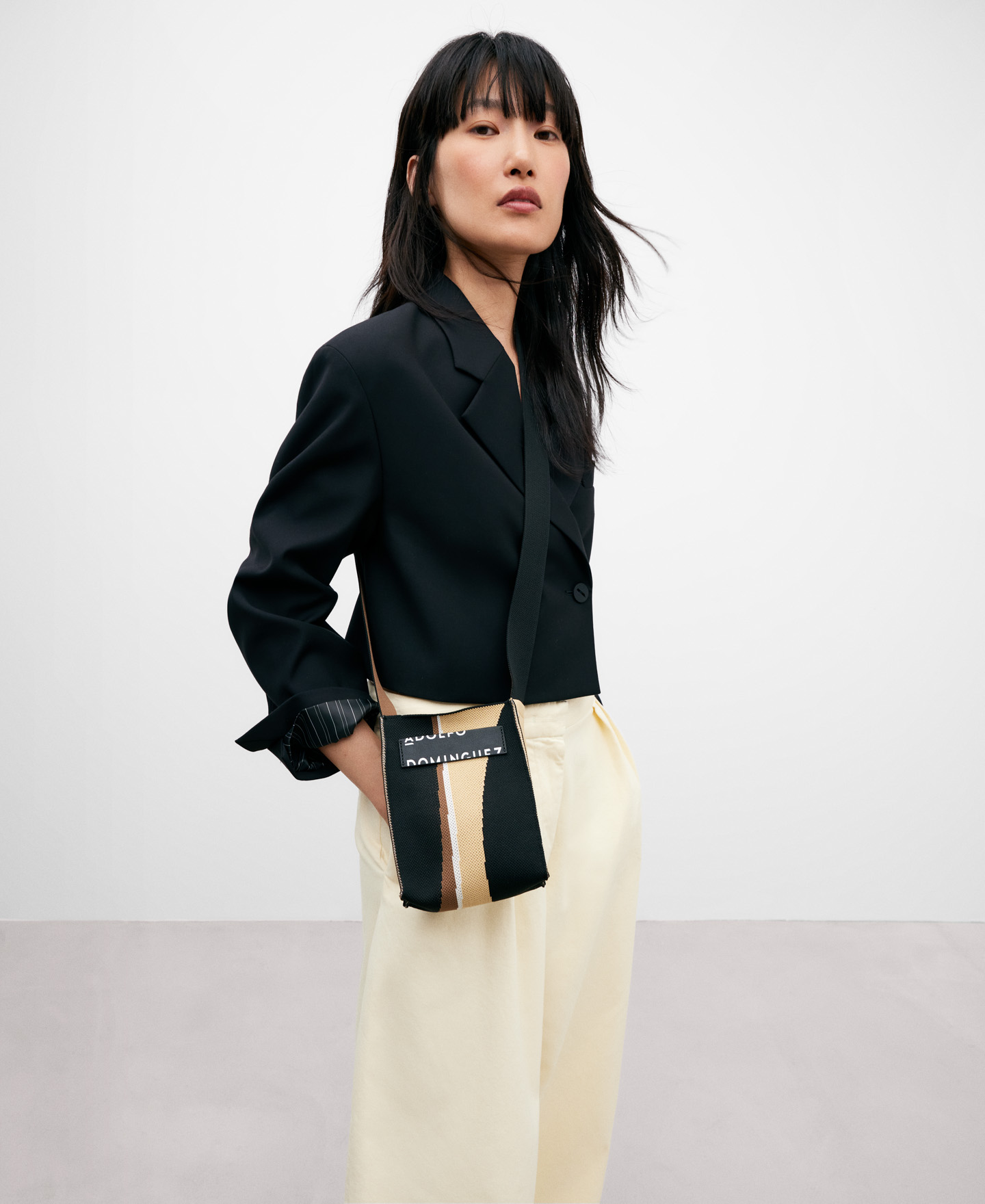 Printed knit mini shoulder bag image number 4