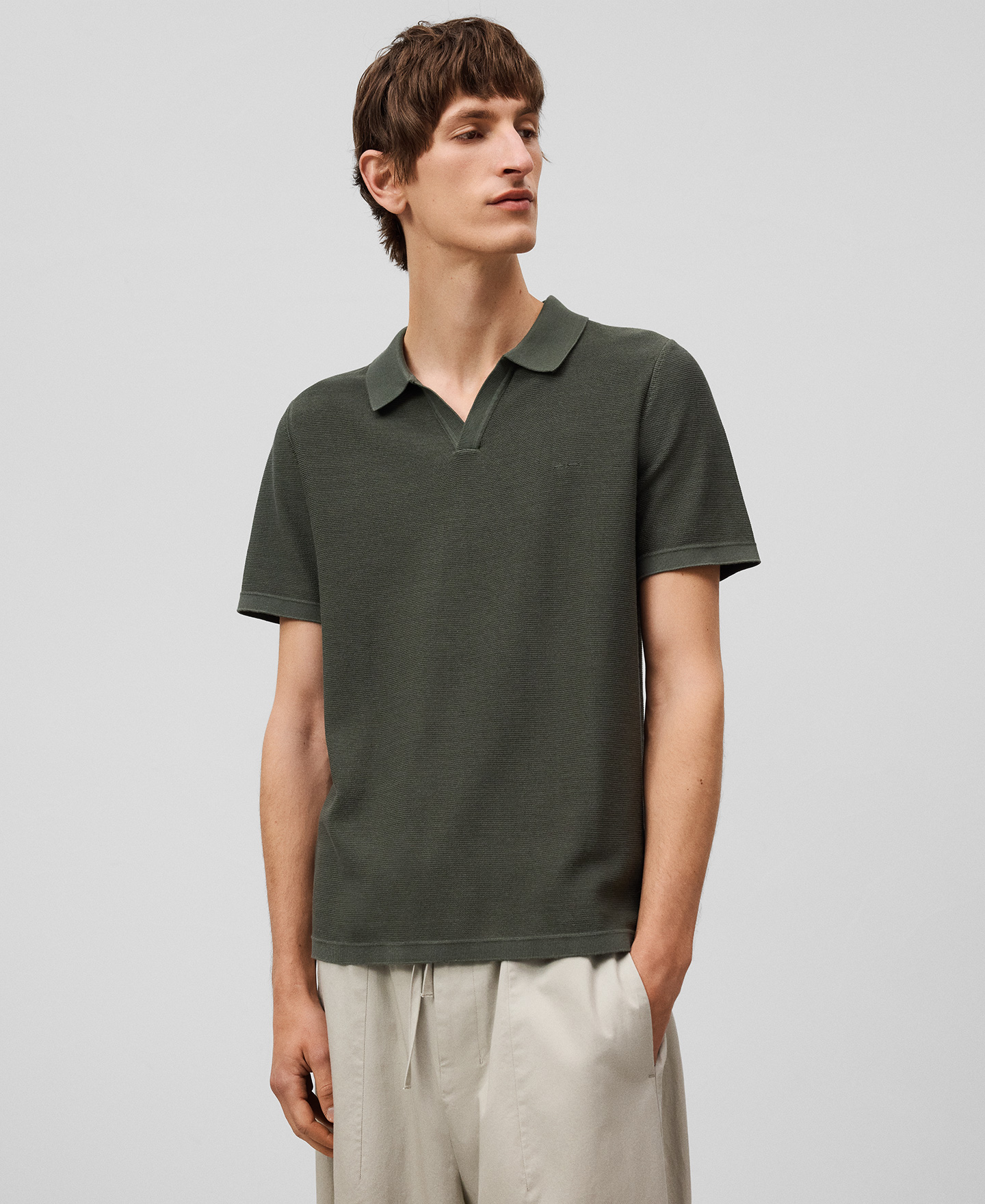 Polo punto estructura cuello pico hombre image number 0