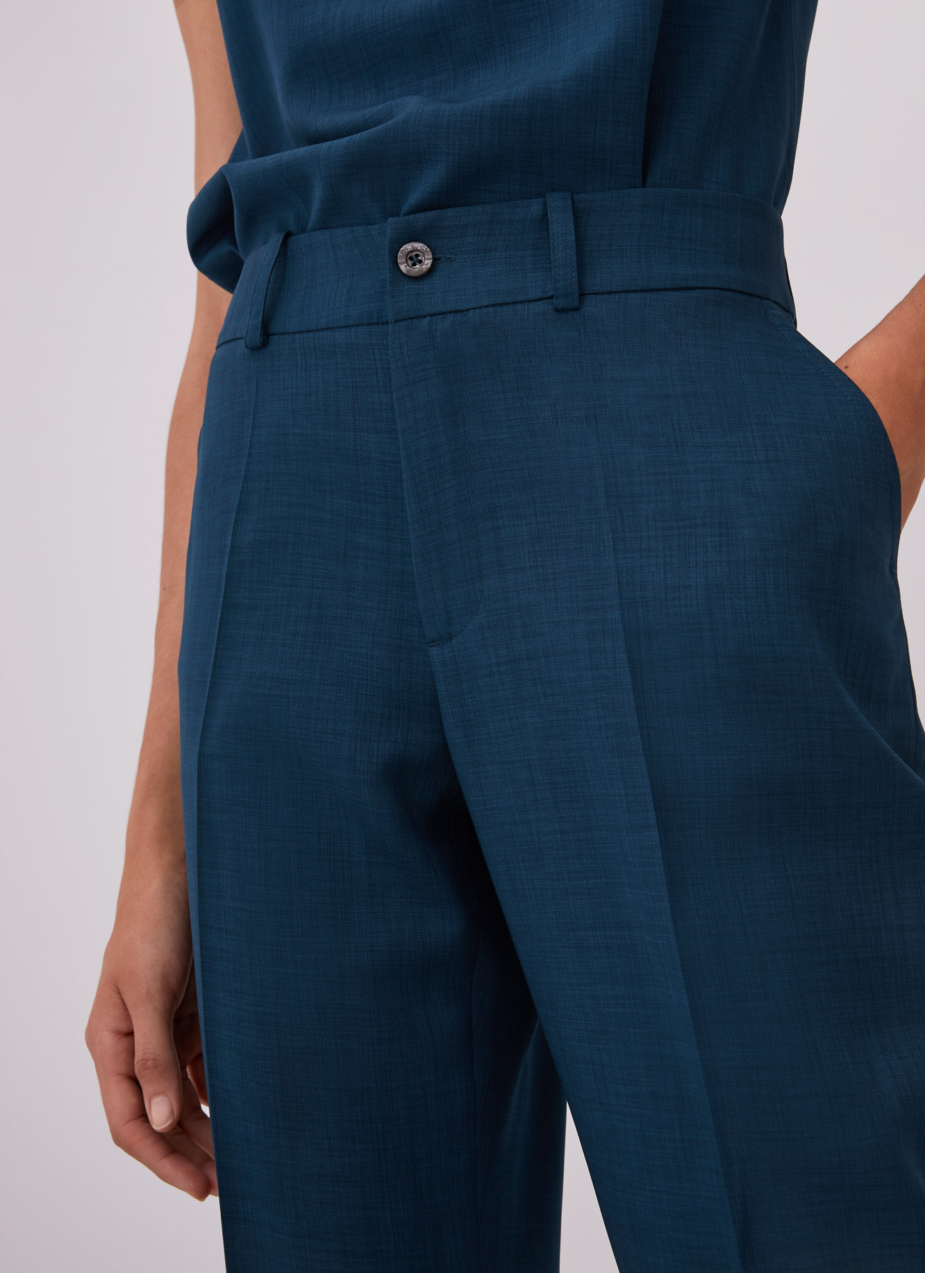 Straight trousers without darts image number 2