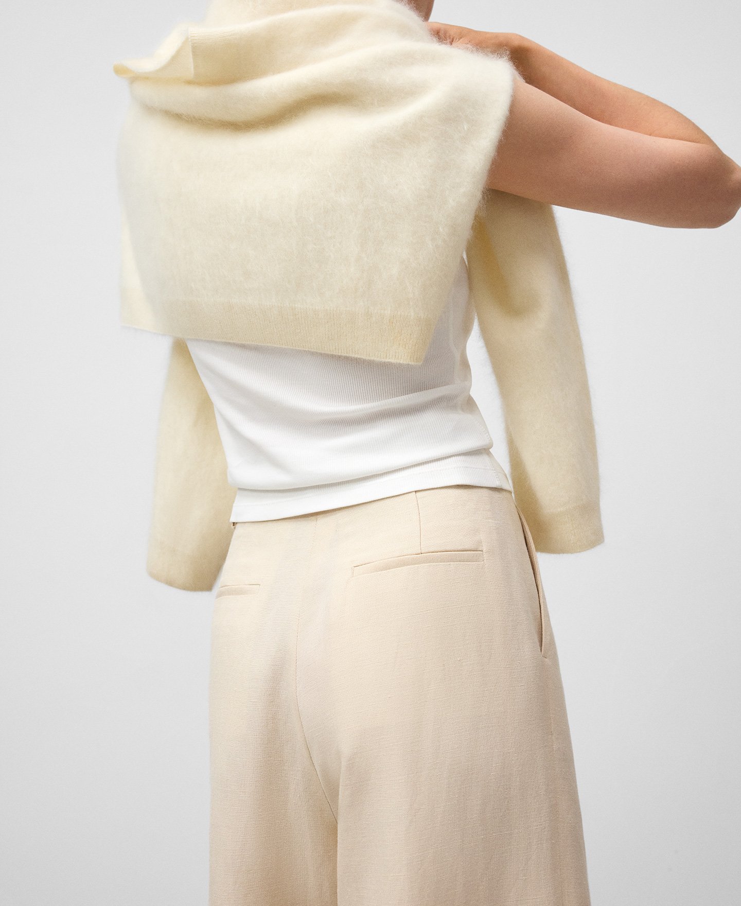 European linen blend trousers woman image number 3