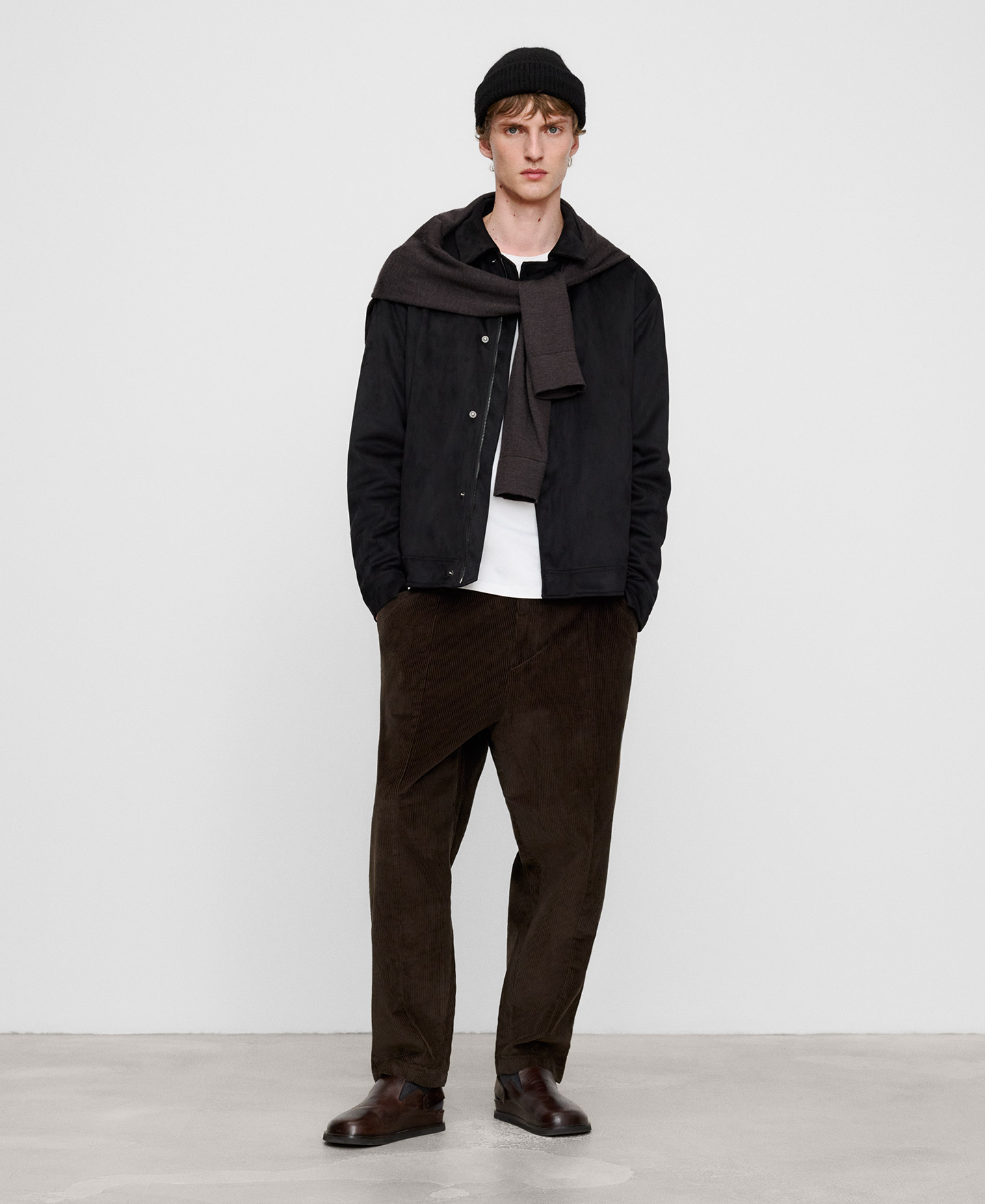 Suede-effect spread collar jacket image number 1