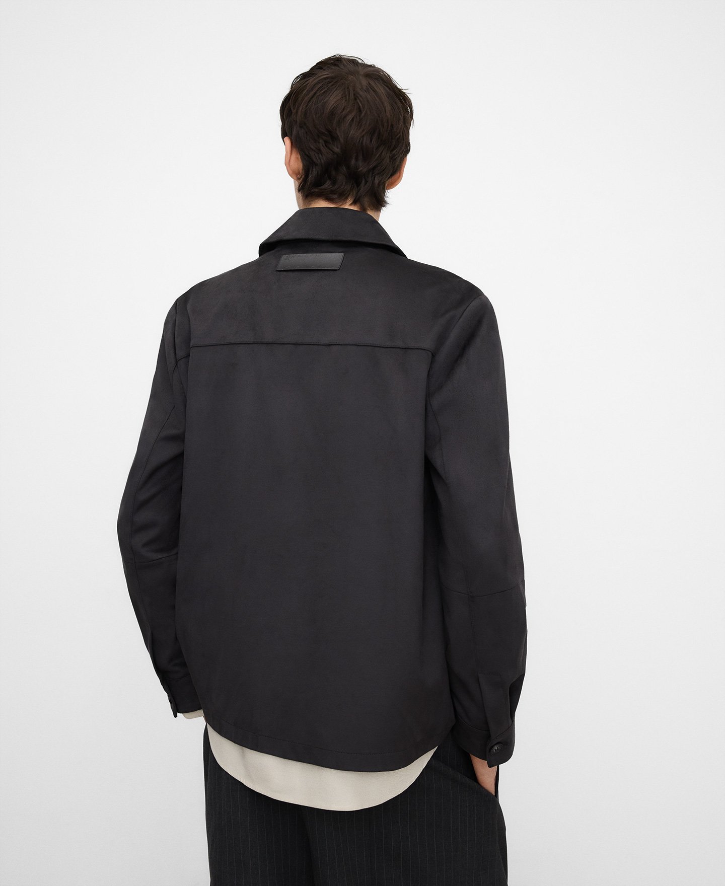 Sobrecamisa regular fit antelina image number 2