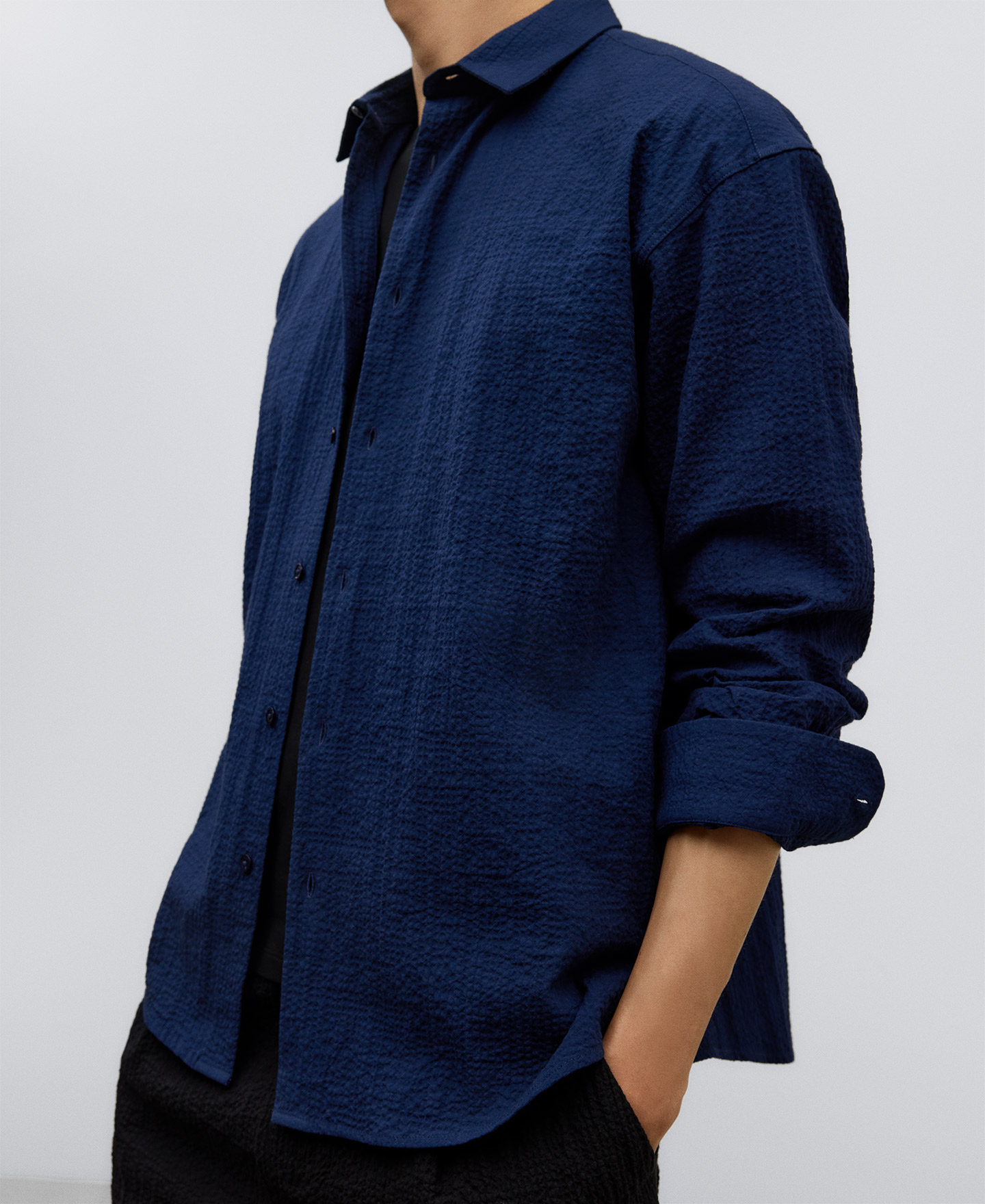 Navy blue cotton shirt man image number 3