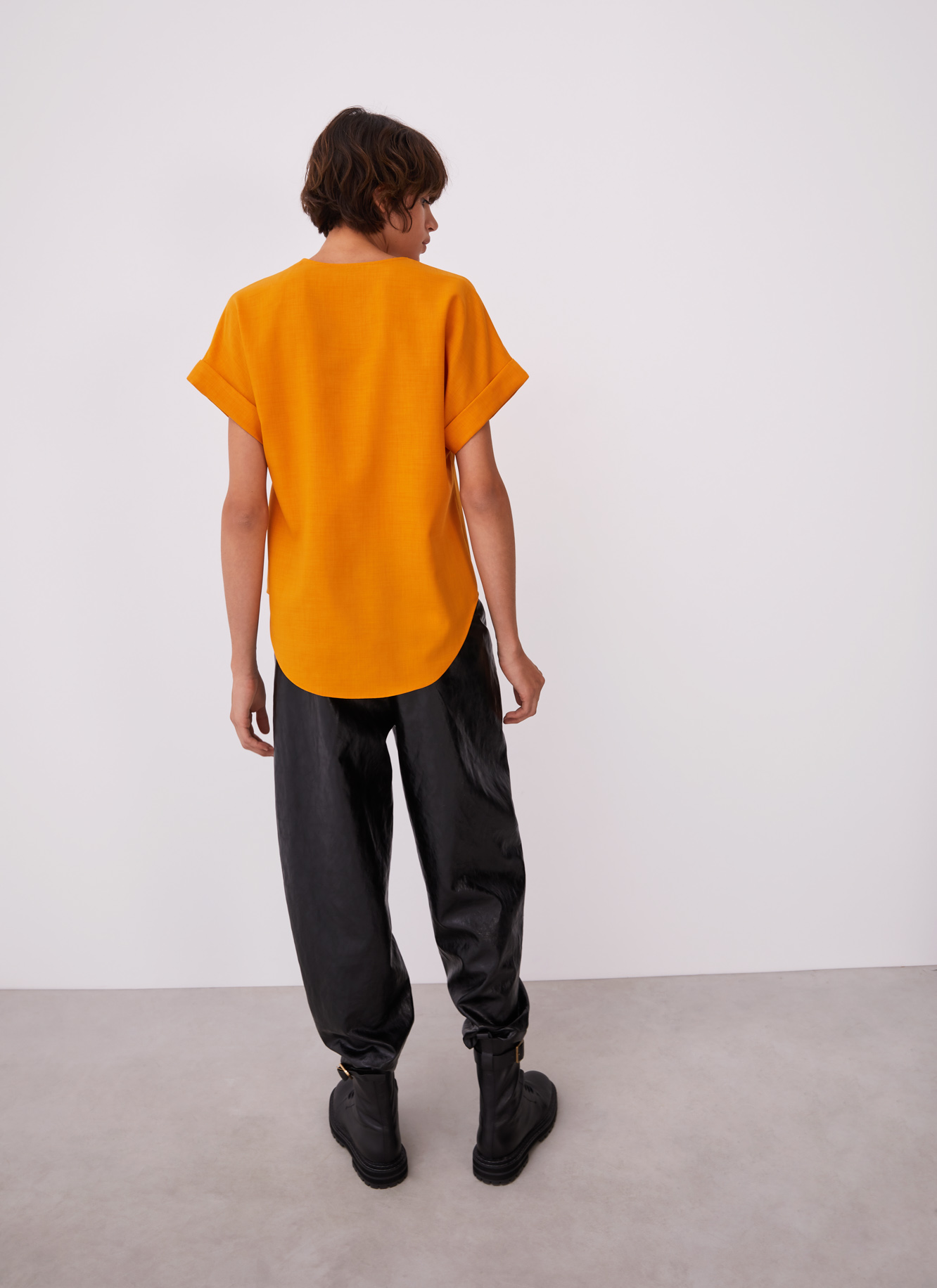 Short sleeve shirt with volume image number 4