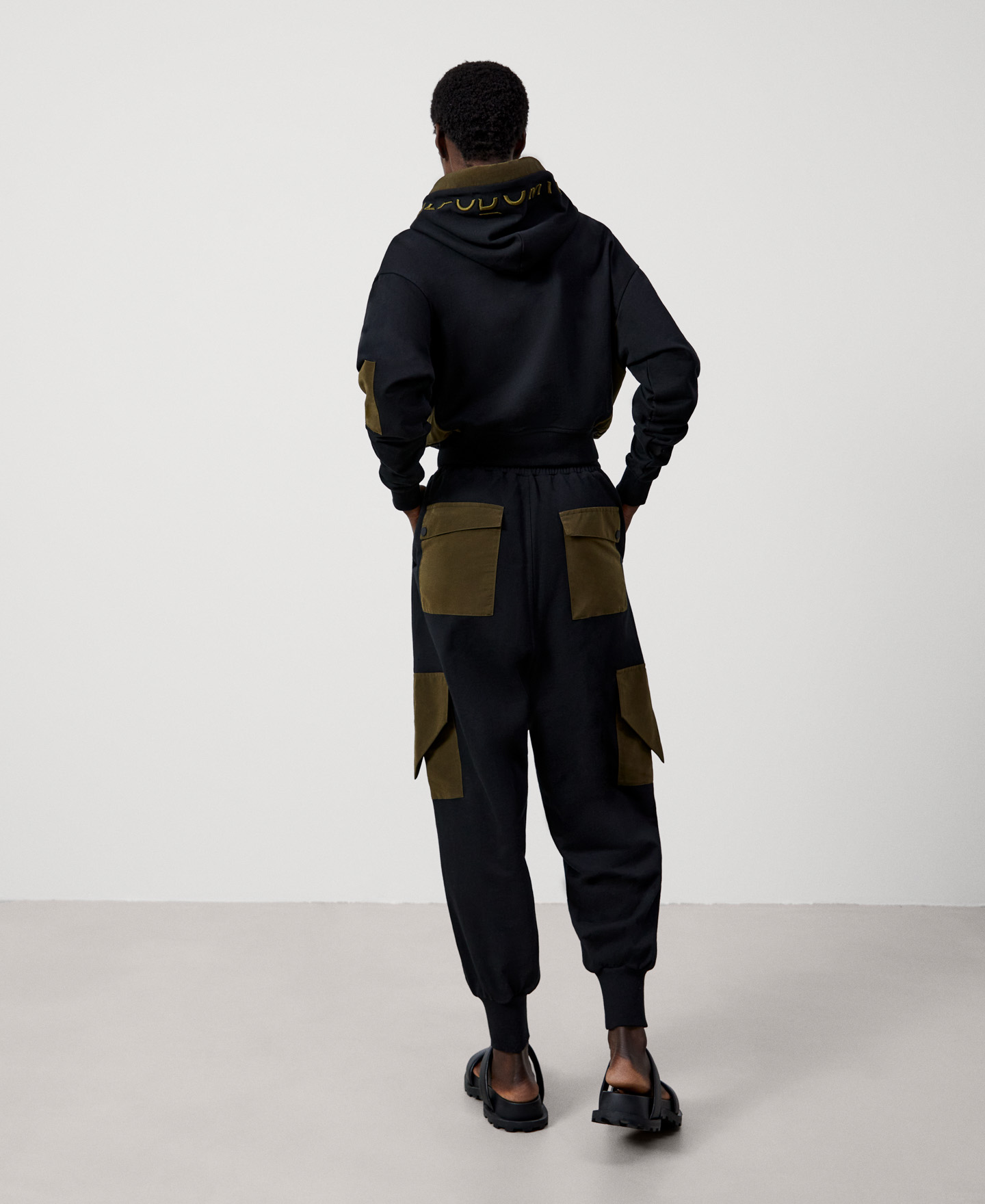 Pantalón jogger en felpa image number 2