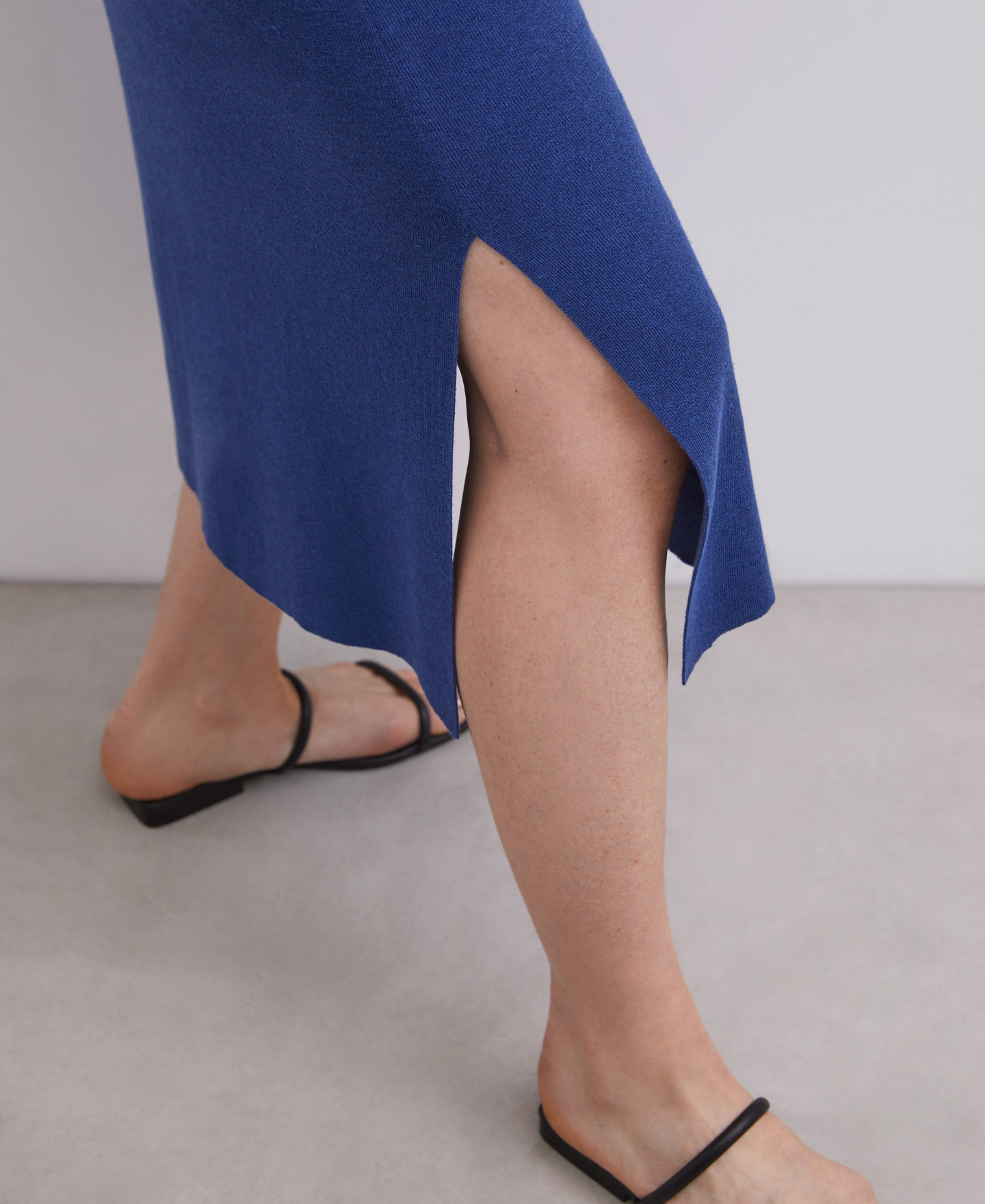 Blue dress with linen slits image number 2