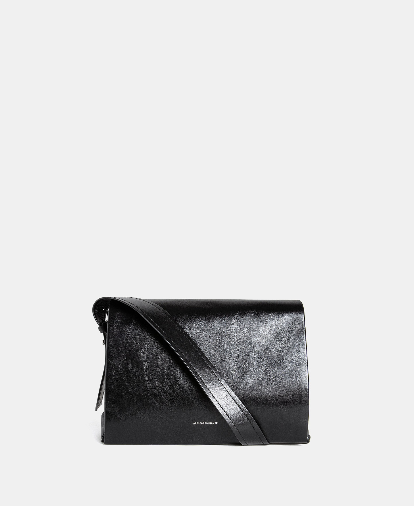 Crackled leather shoulder bag image number 0