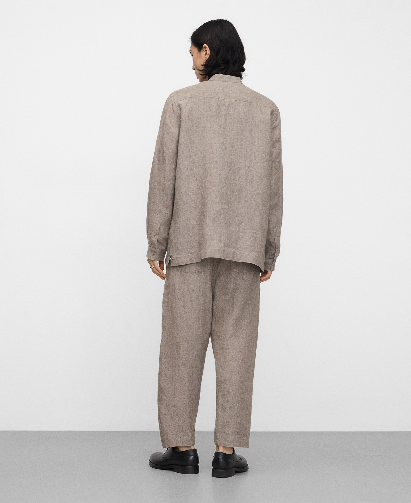 European linen mandarin collar shirt image number 2