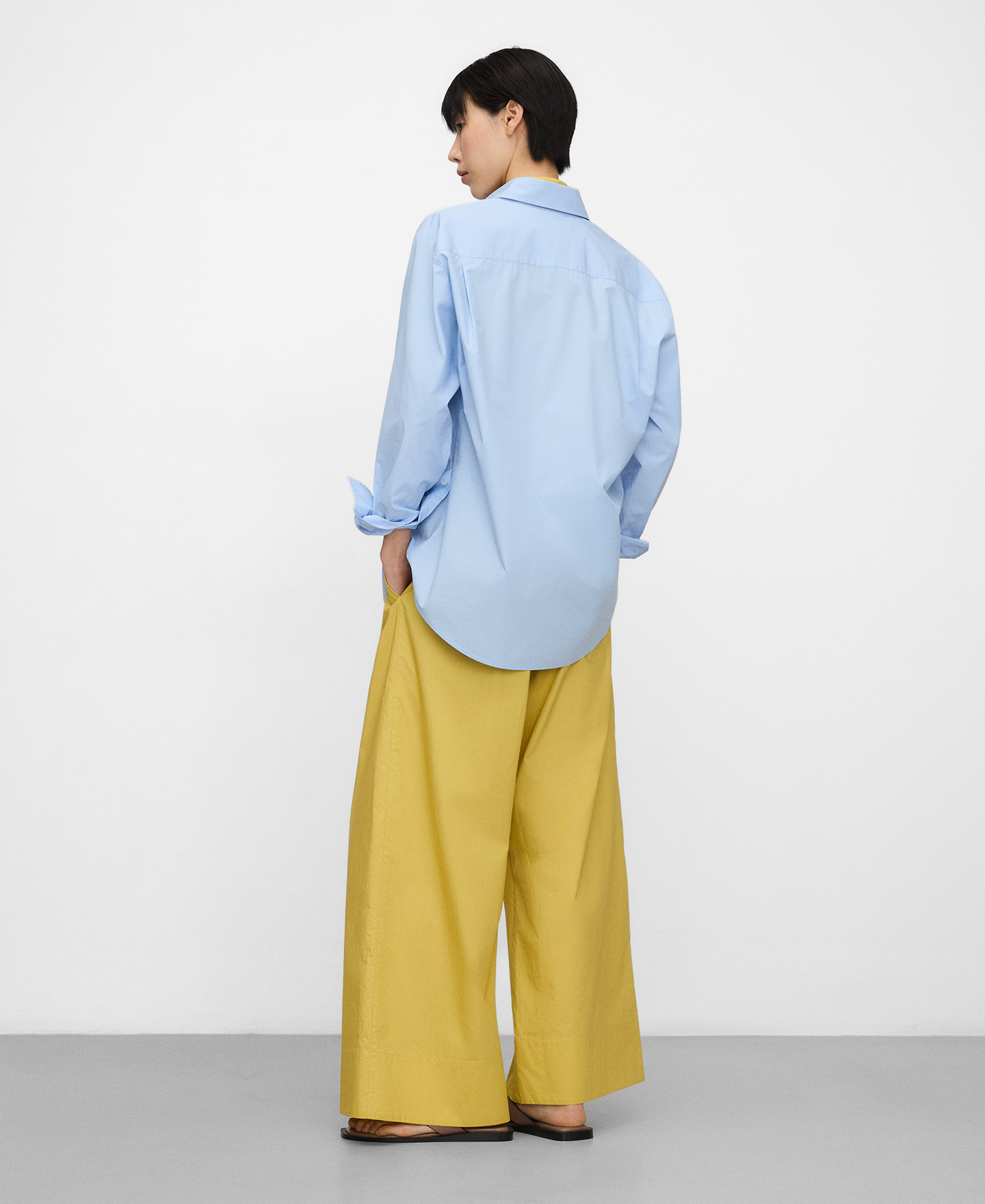 Organic cotton double-pleated trousers image number 2