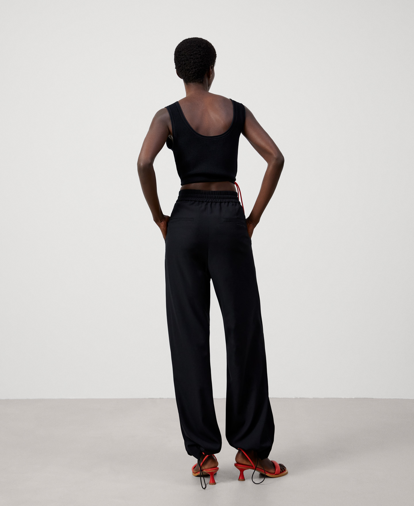 Pantalón jogger en poliéster reciclado image number 2