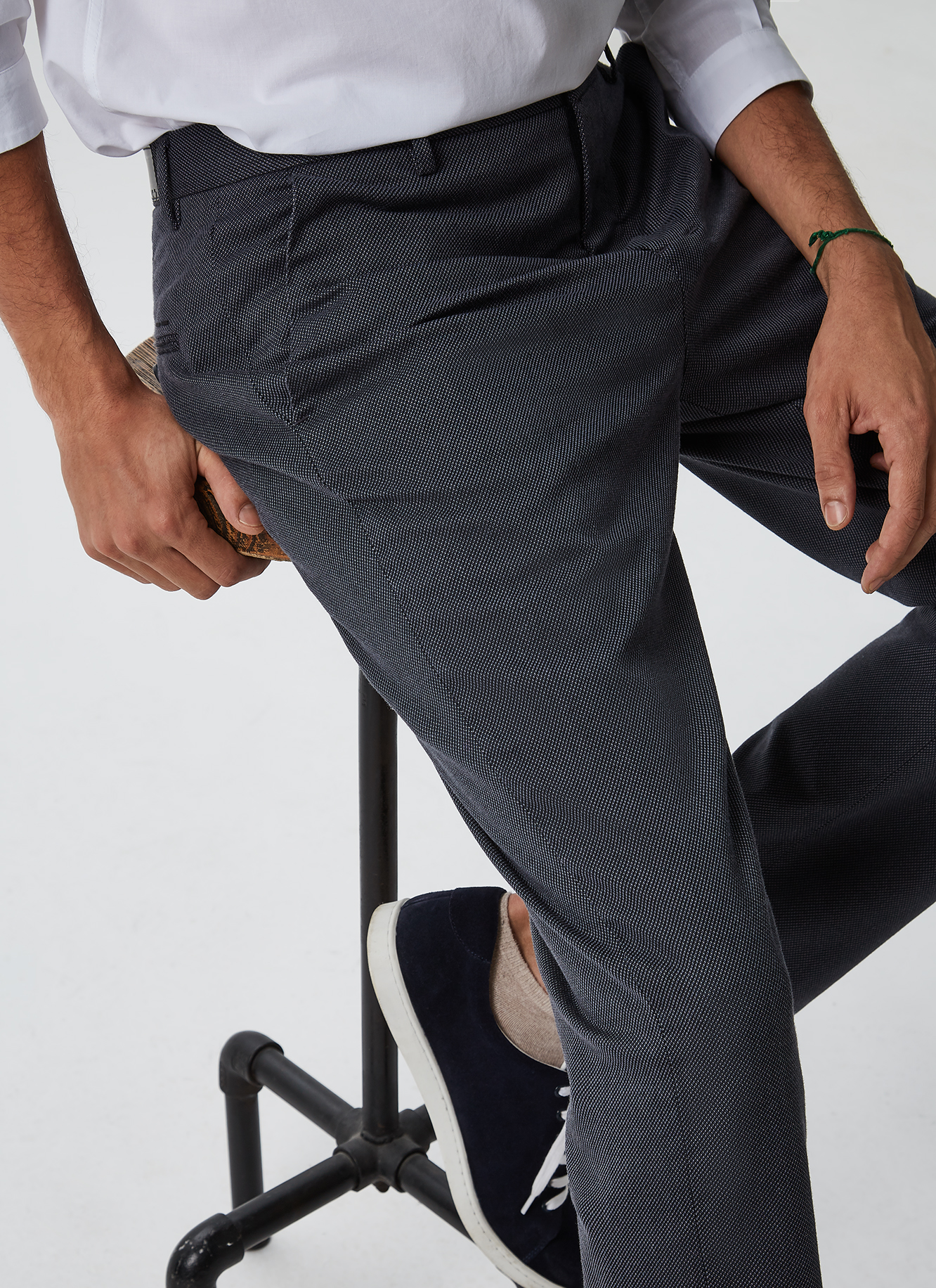 Pantalón tipo chino con textura image number 3