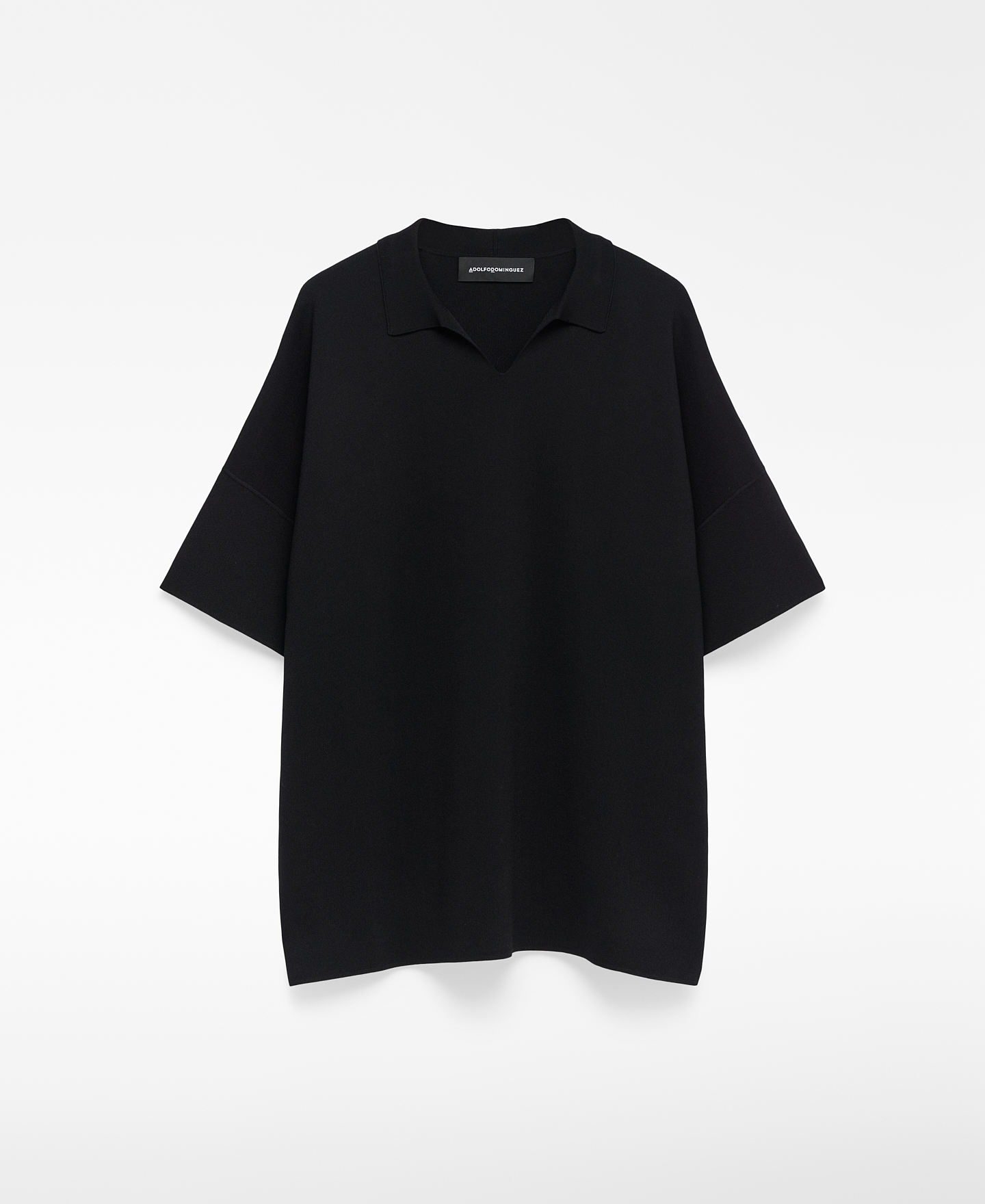 Polo crep&eacute; cuello pico image number 4