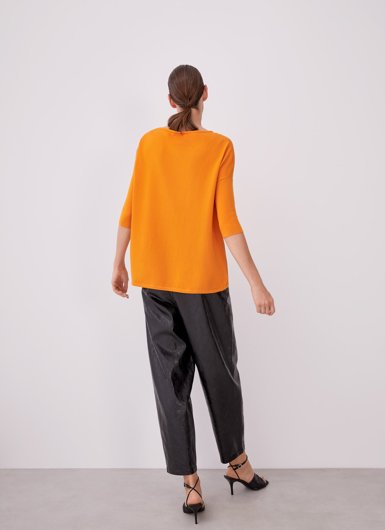 Jersey con textura y cuello barco image number 3