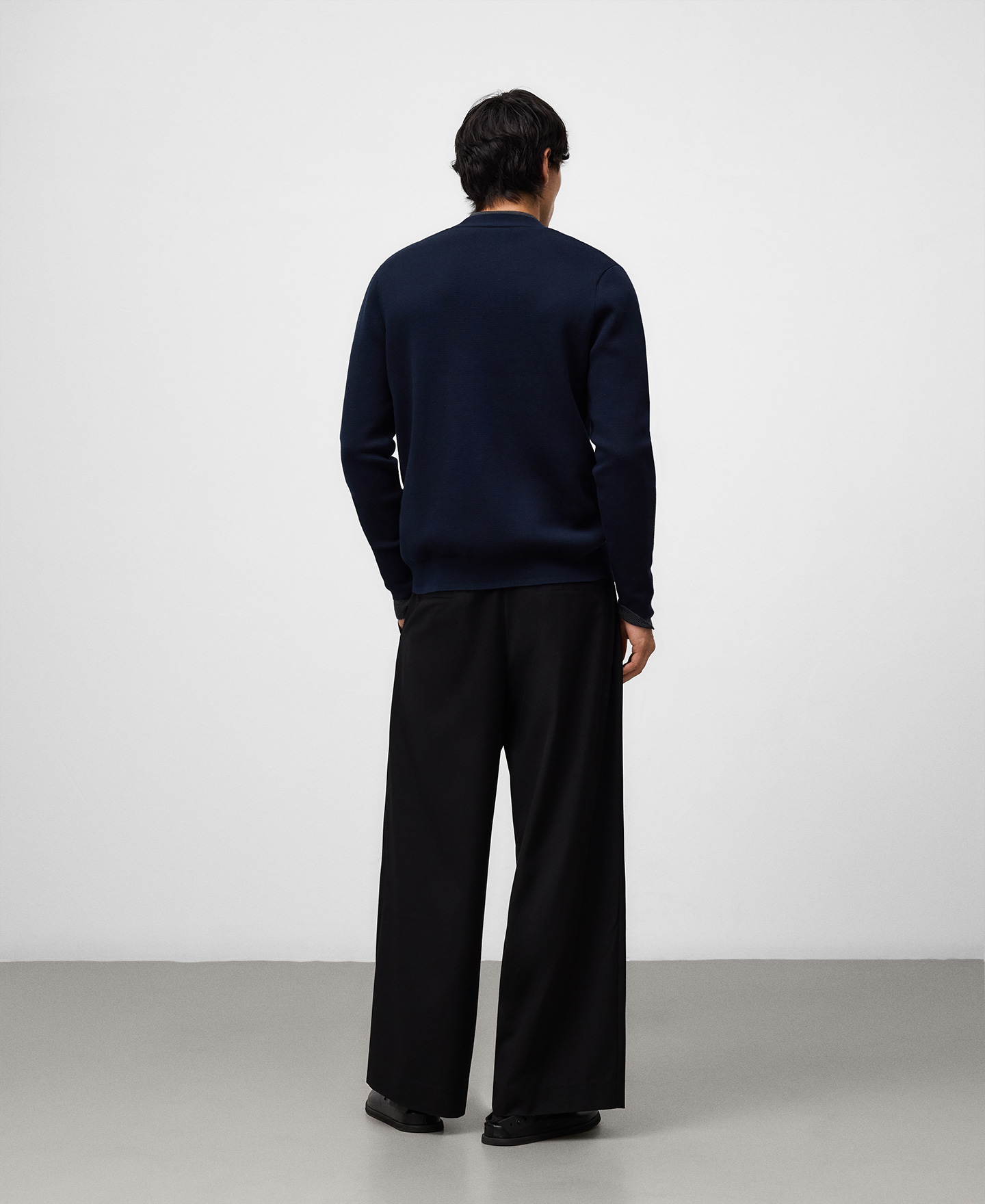 Cardigan en maille col en V pour homme image number 2