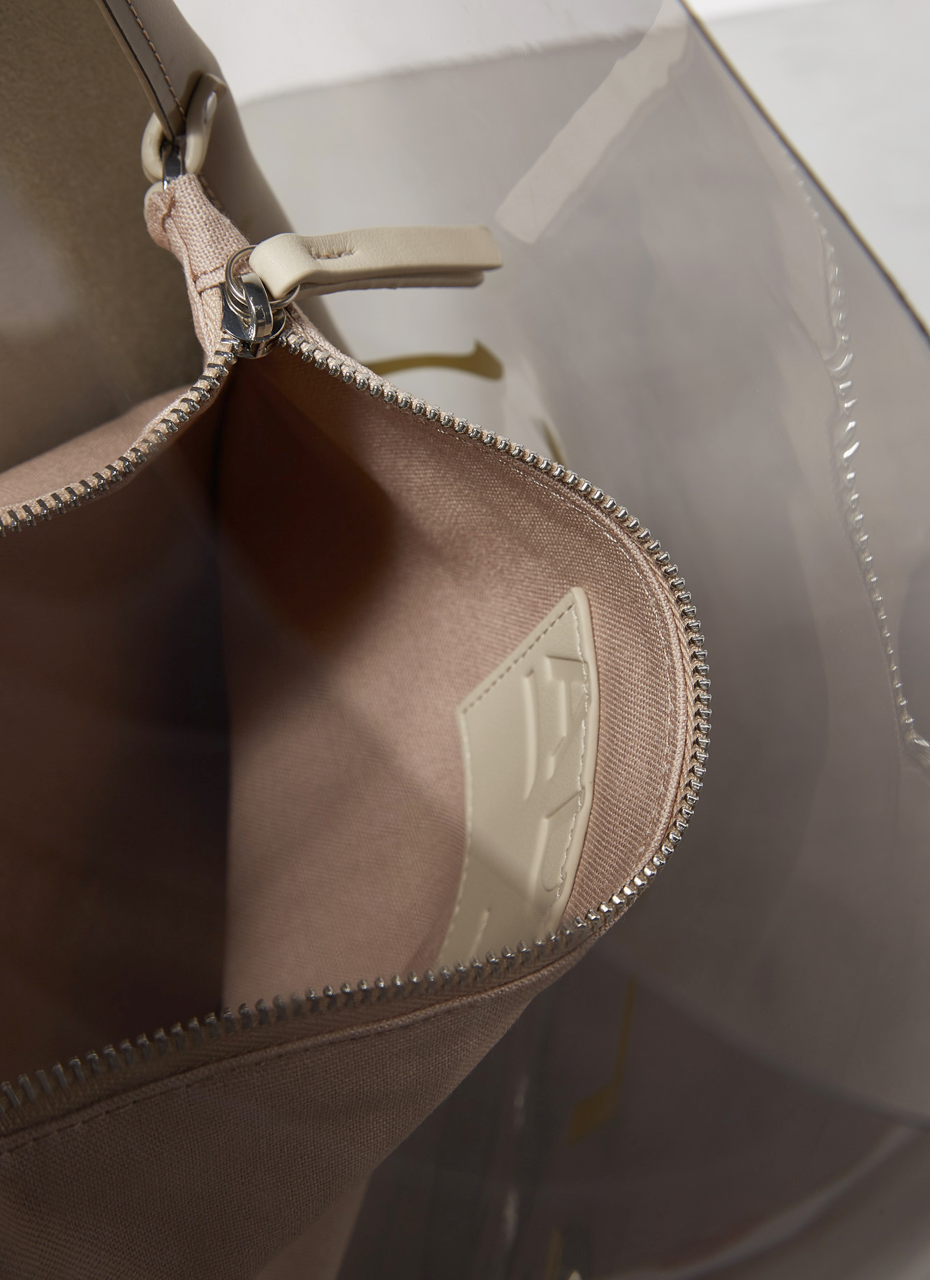 Hobo transparente con bolsa interior image number 2