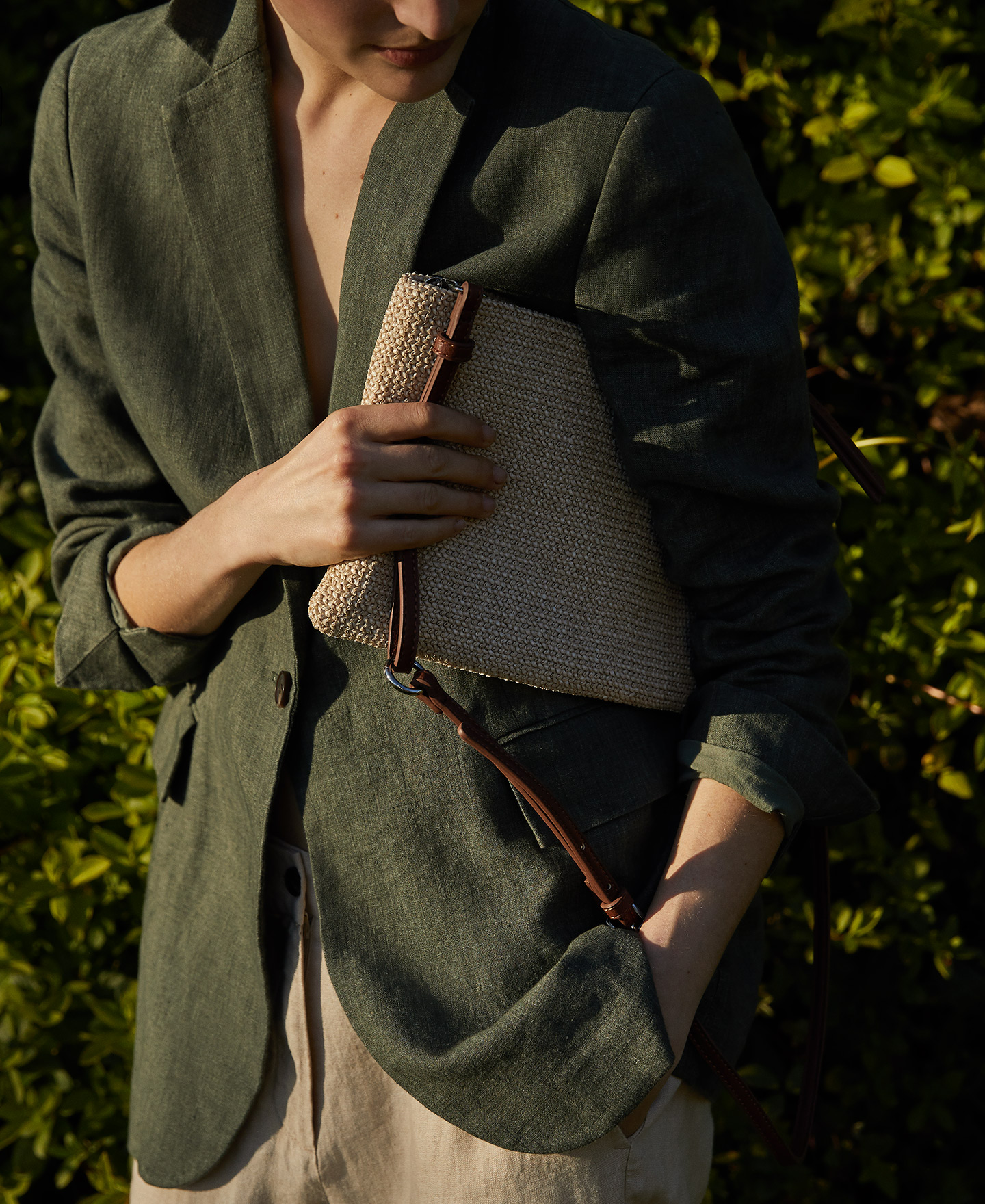 Clutch piedra en rafia calada image number 3