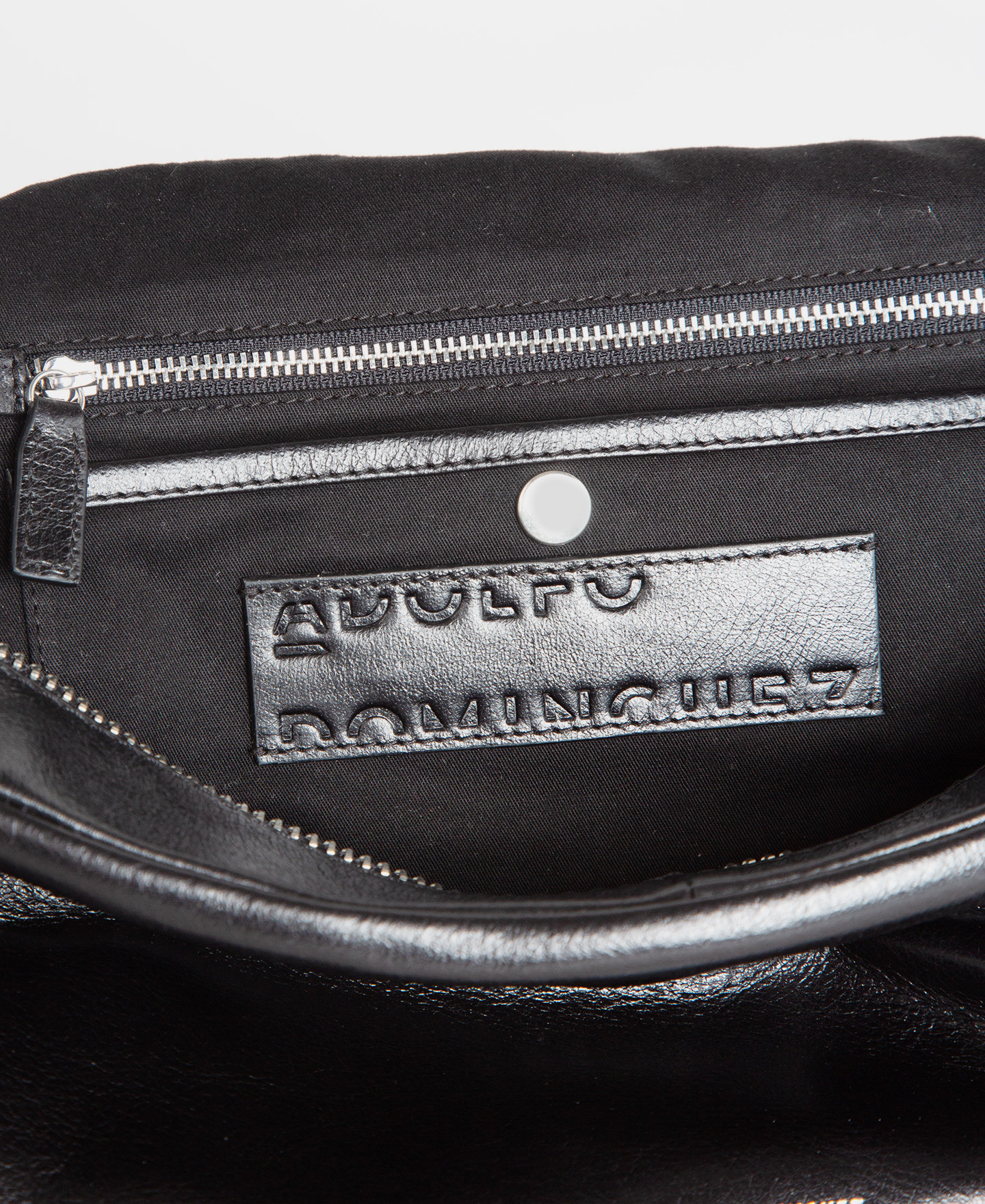 Mittelgroße Tasche aus Riss-Leder image number 2
