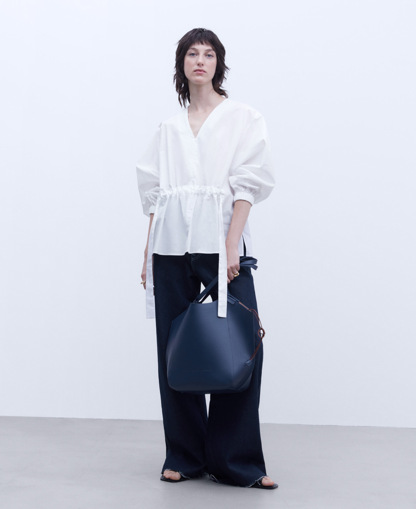 Shopper en piel vaqueta image number 4