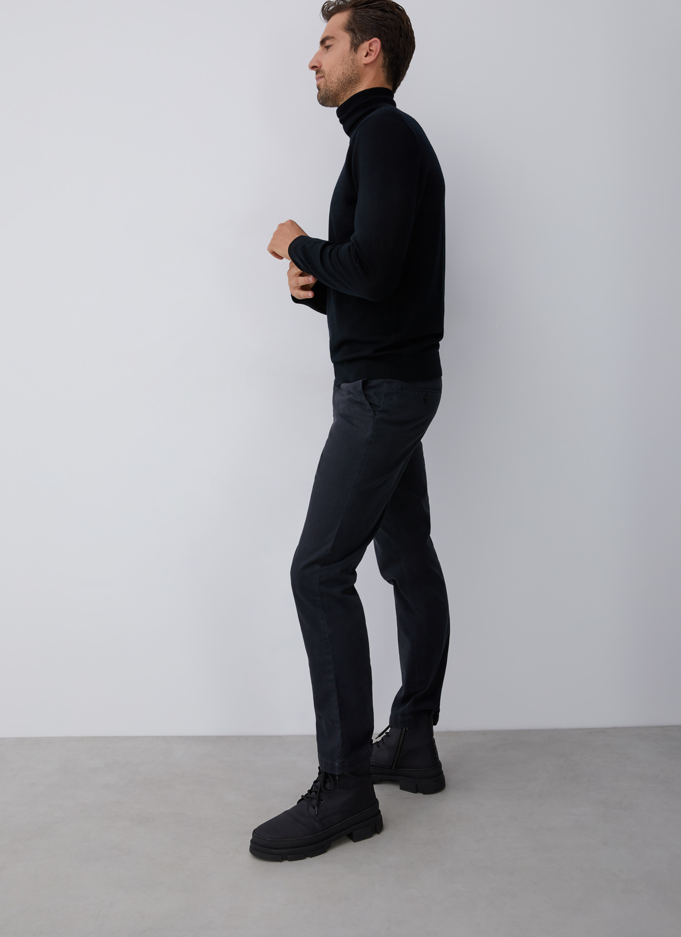 Merino wool sweater with high collar image number 4