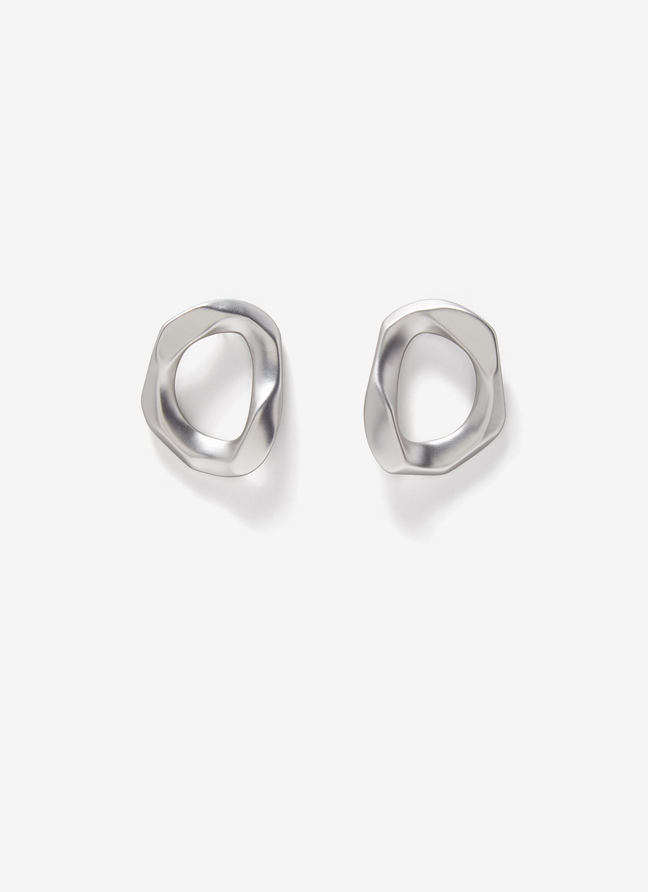 Pendientes cortos de eslabones bicolor image number 0