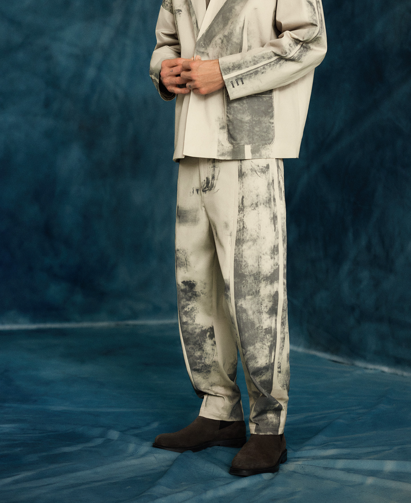 Pantalón barrel fit envejecido hombre image number 0