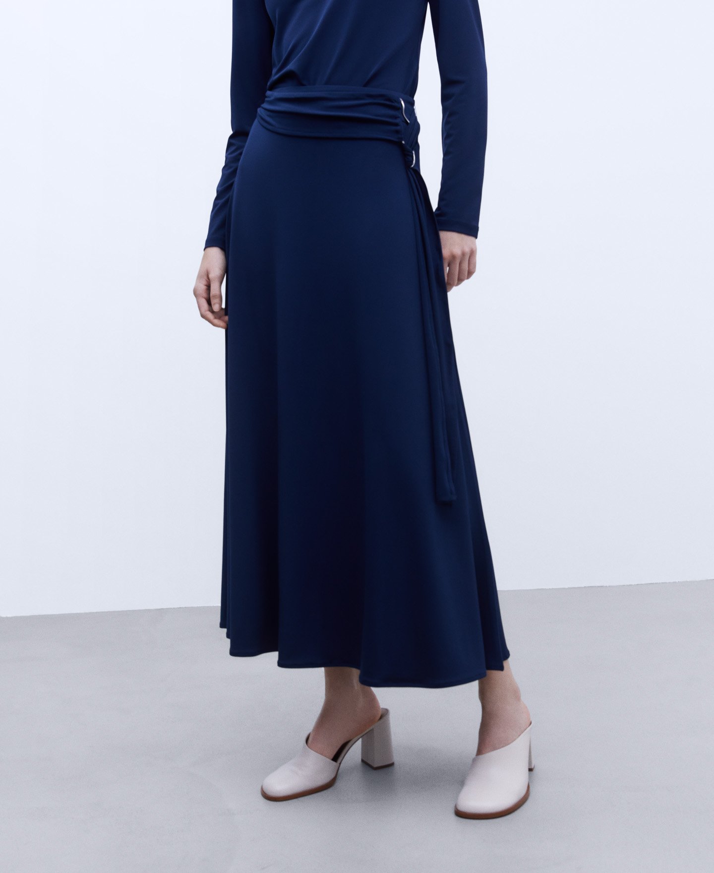 Semicircular skirt with belt image number 0