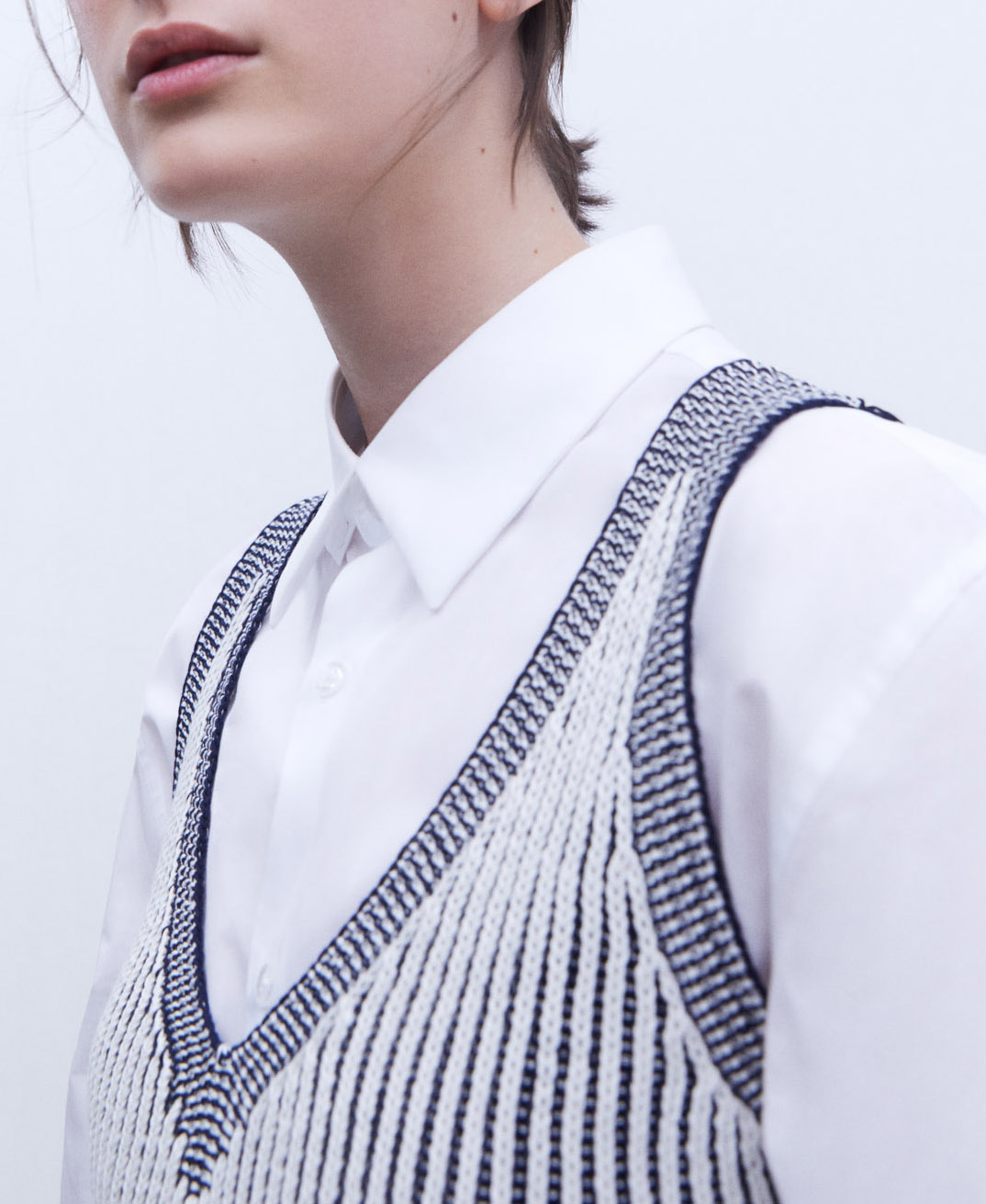 Double V-neckline knitted top image number 3