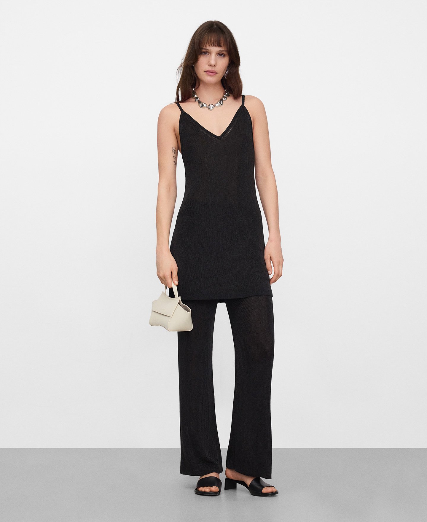 Cal&ccedil;as em malha metalizada image number 1