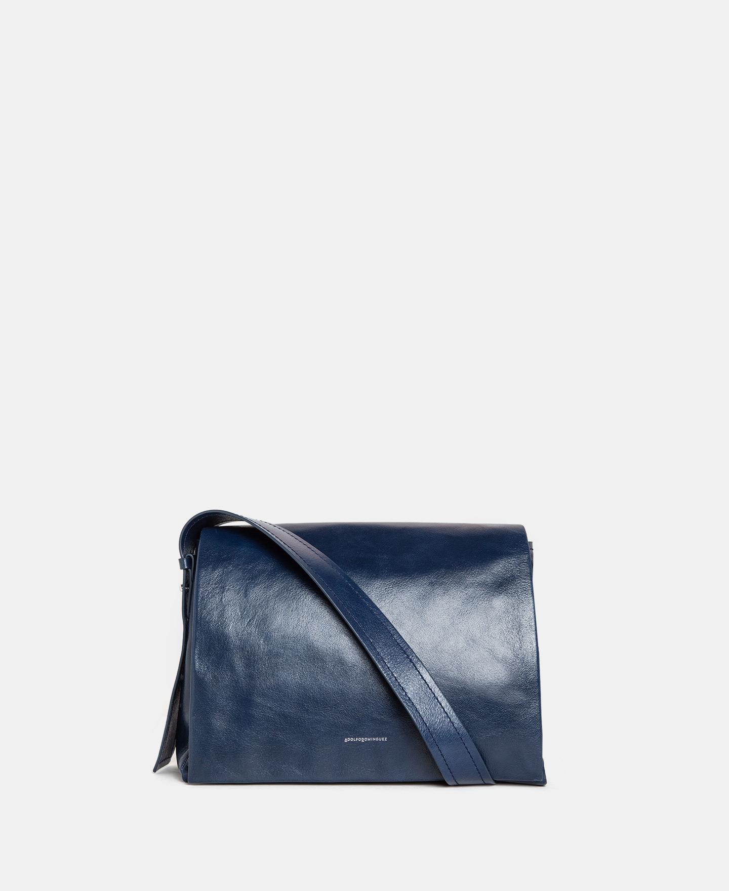 Crackled leather shoulder bag image number 0