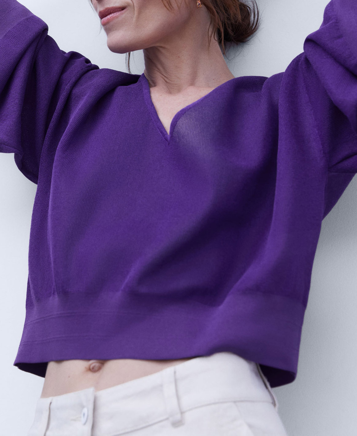 V-neckline sweater image number 3