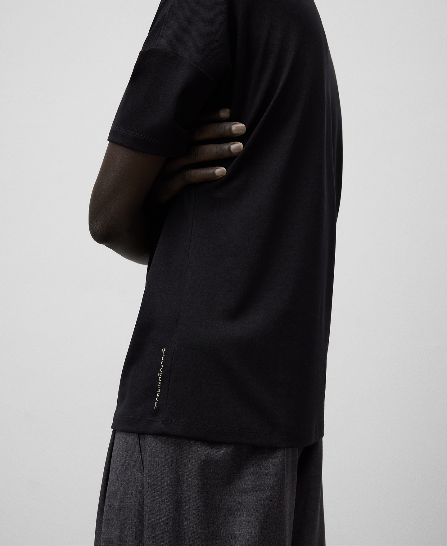Camiseta relaxed fit negra hombre image number 3
