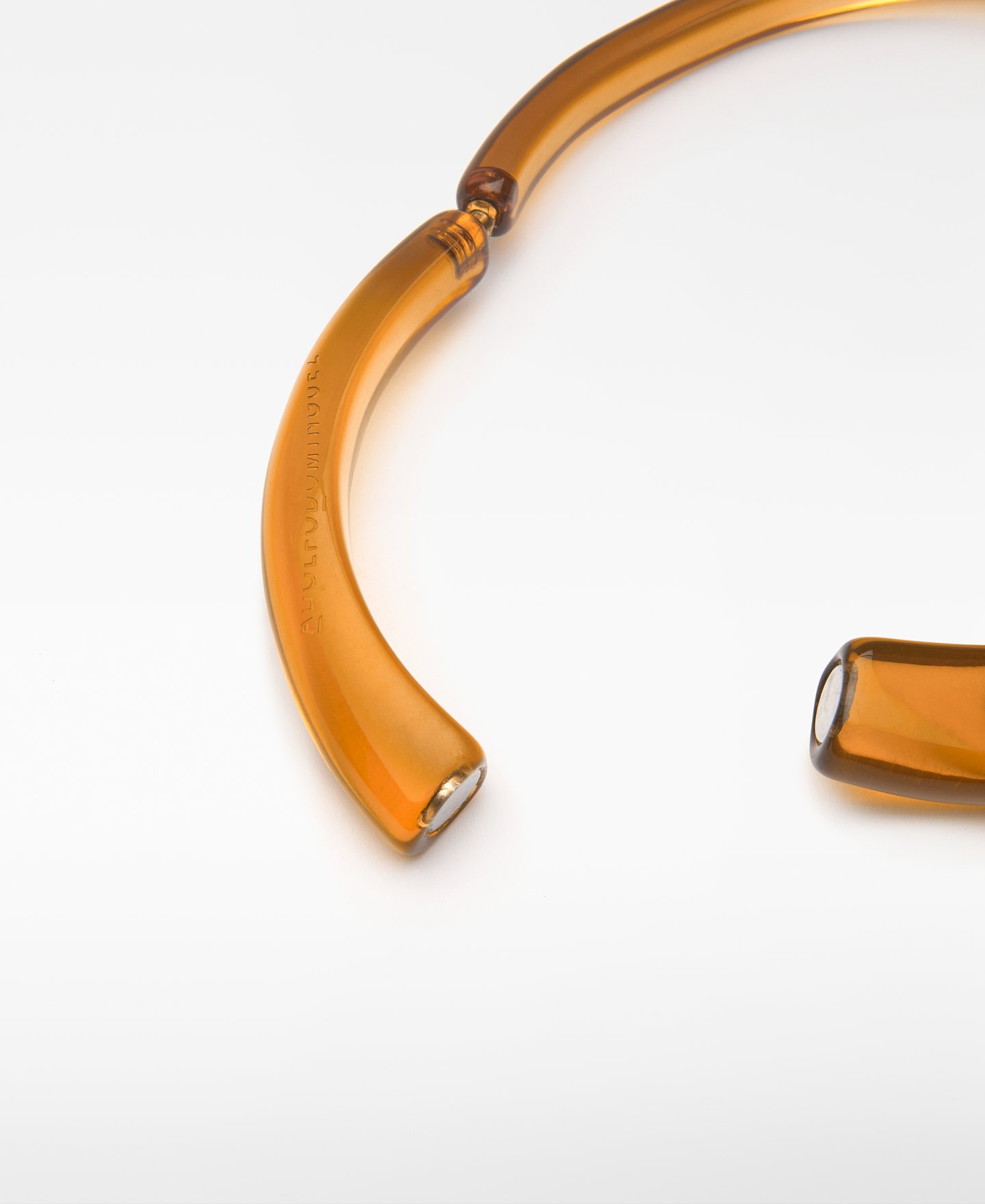 Rigid translucent resin choker woman image number 1