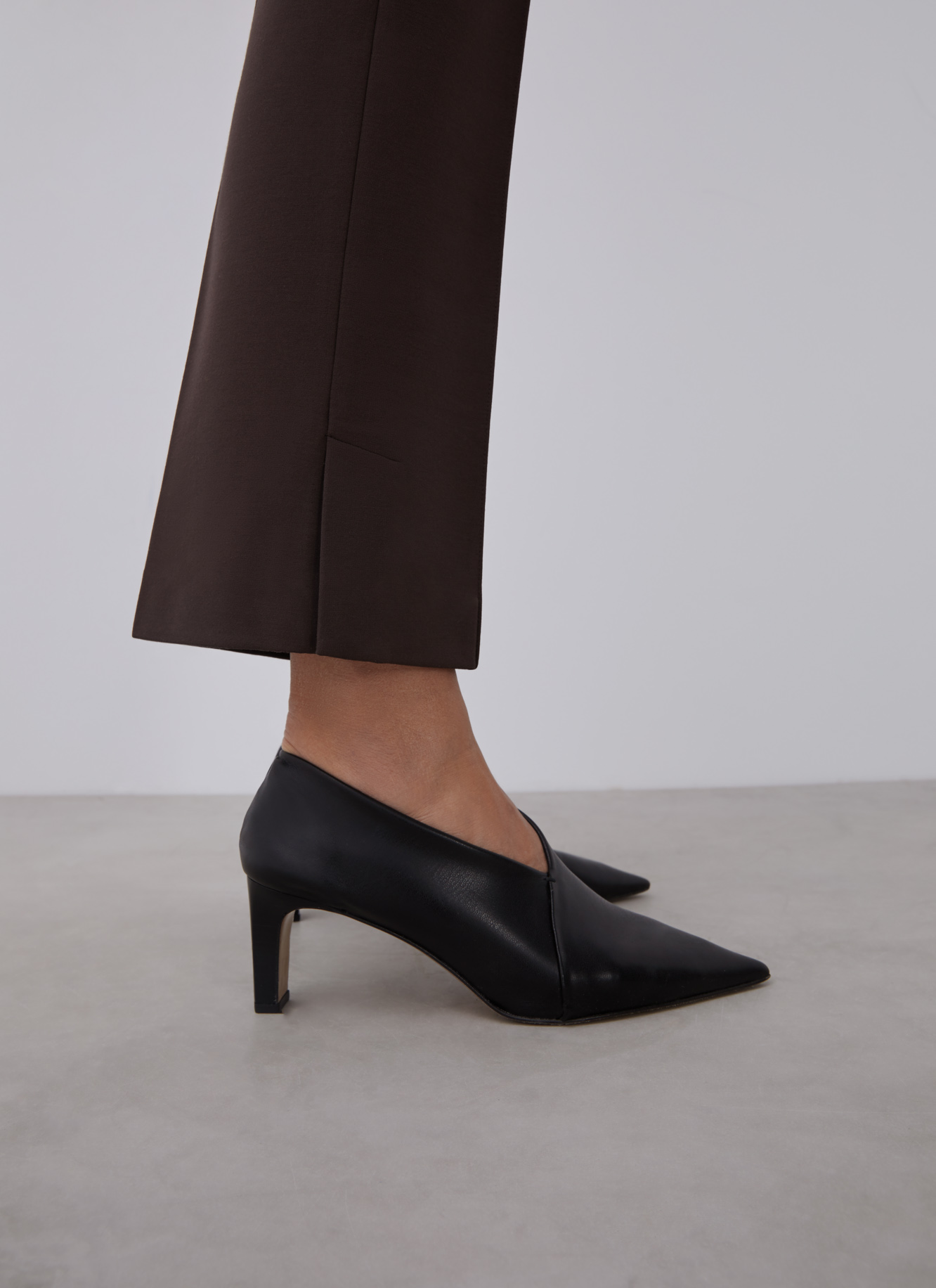Straight trousers with French seams image number 2