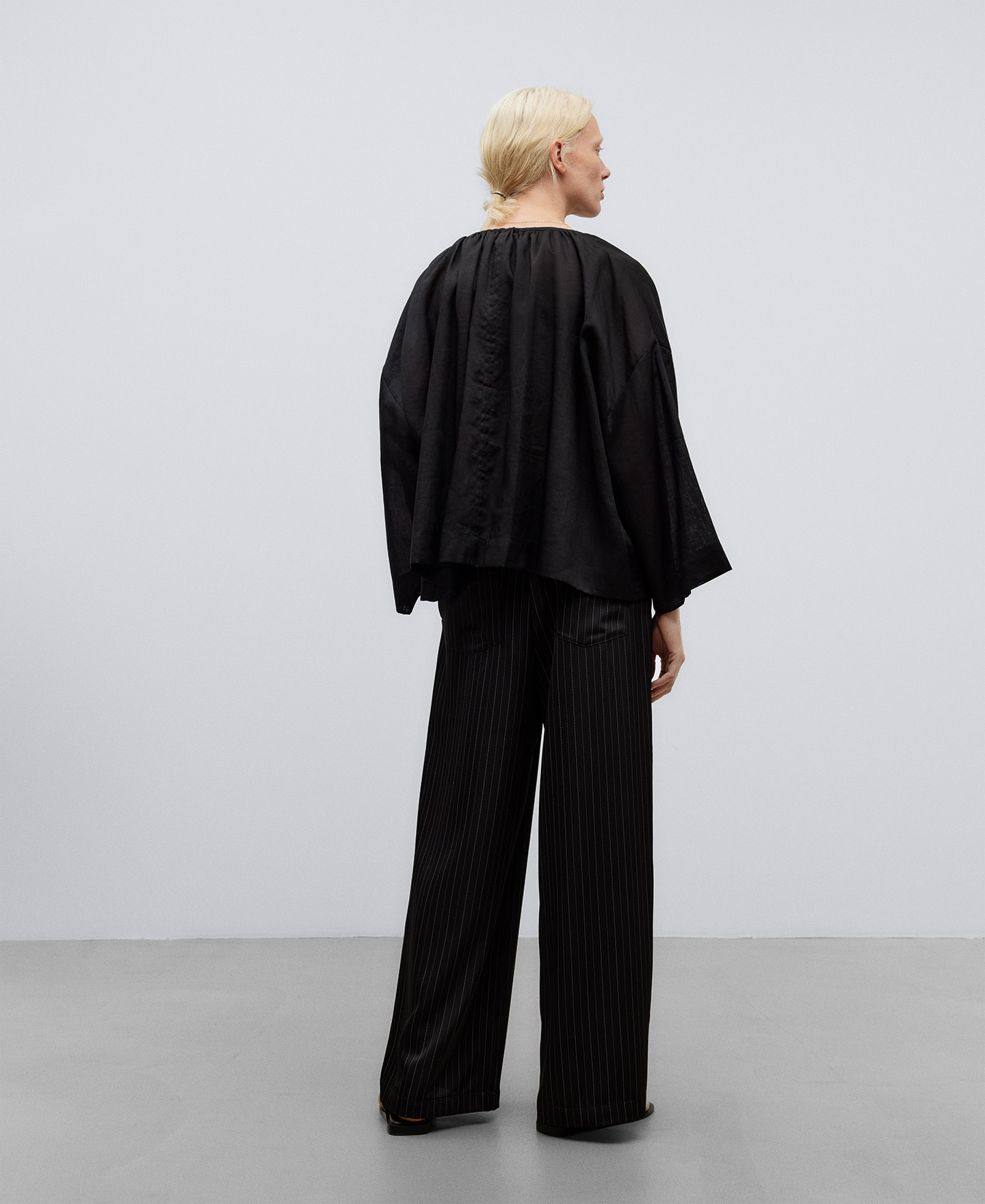 Black long sleeve blouse woman image number 2