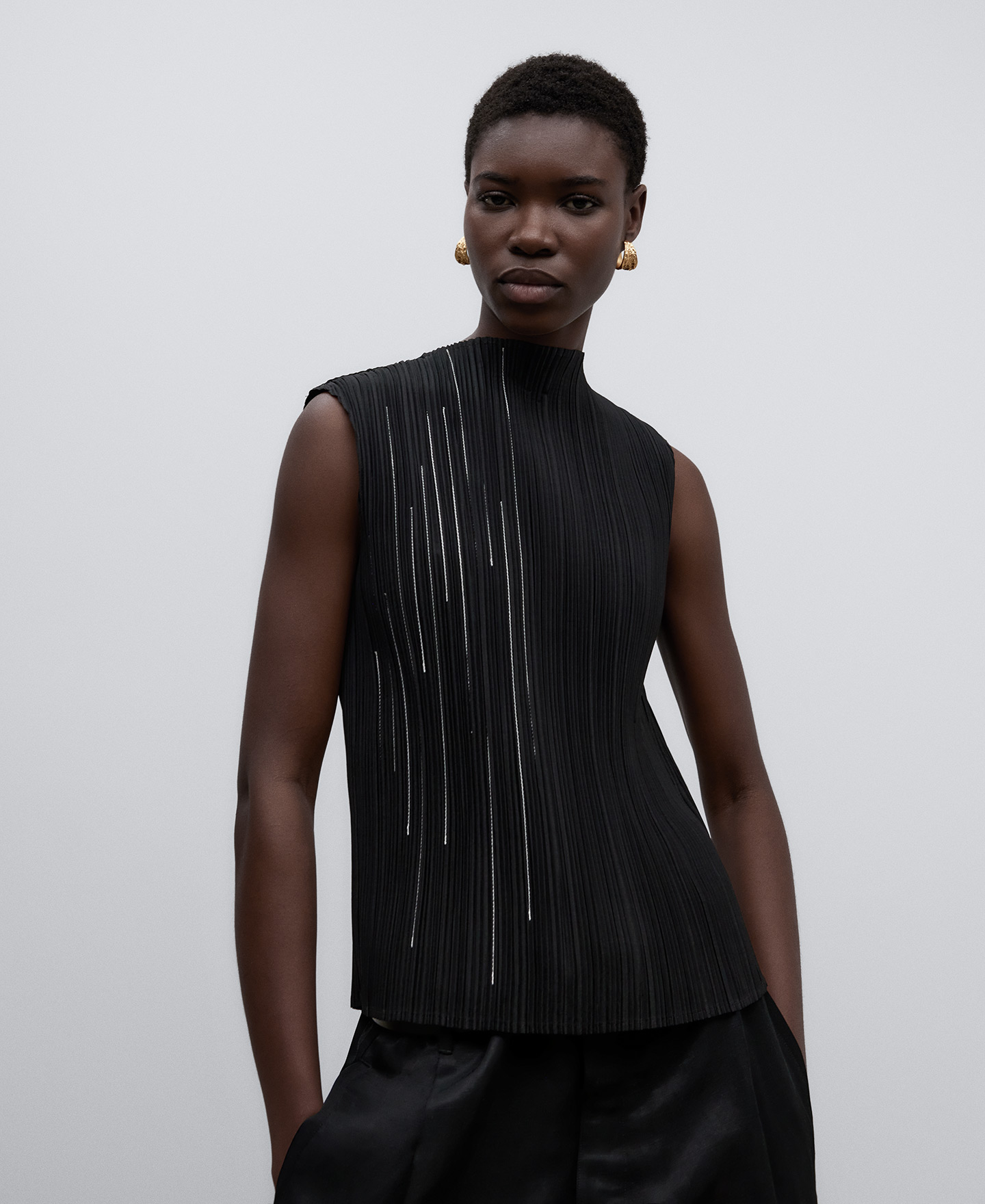 Black top in crinkle for women image number 0