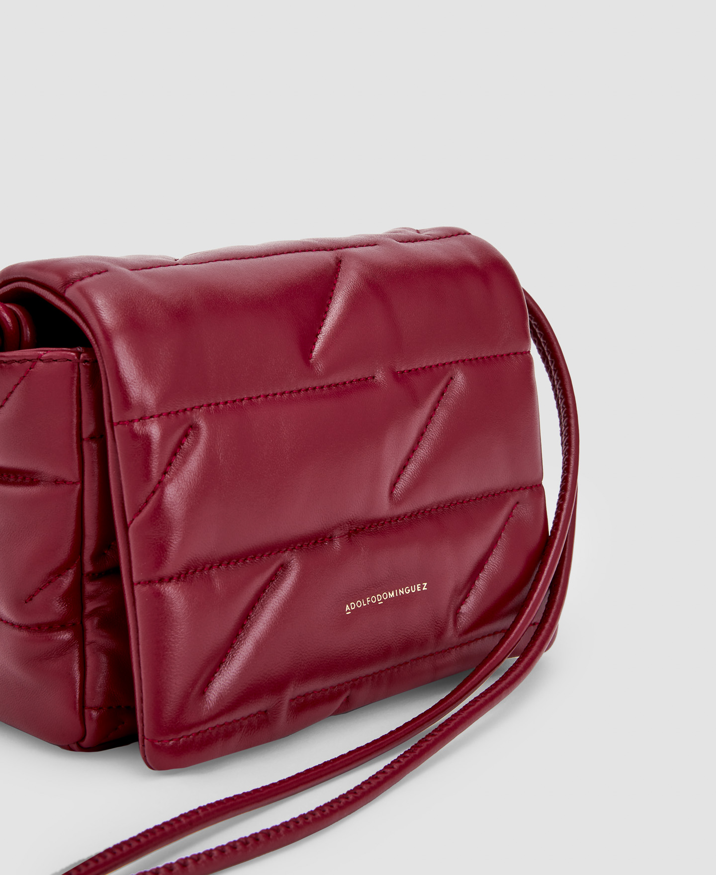 Responsible leather small shoulder bag image number 2