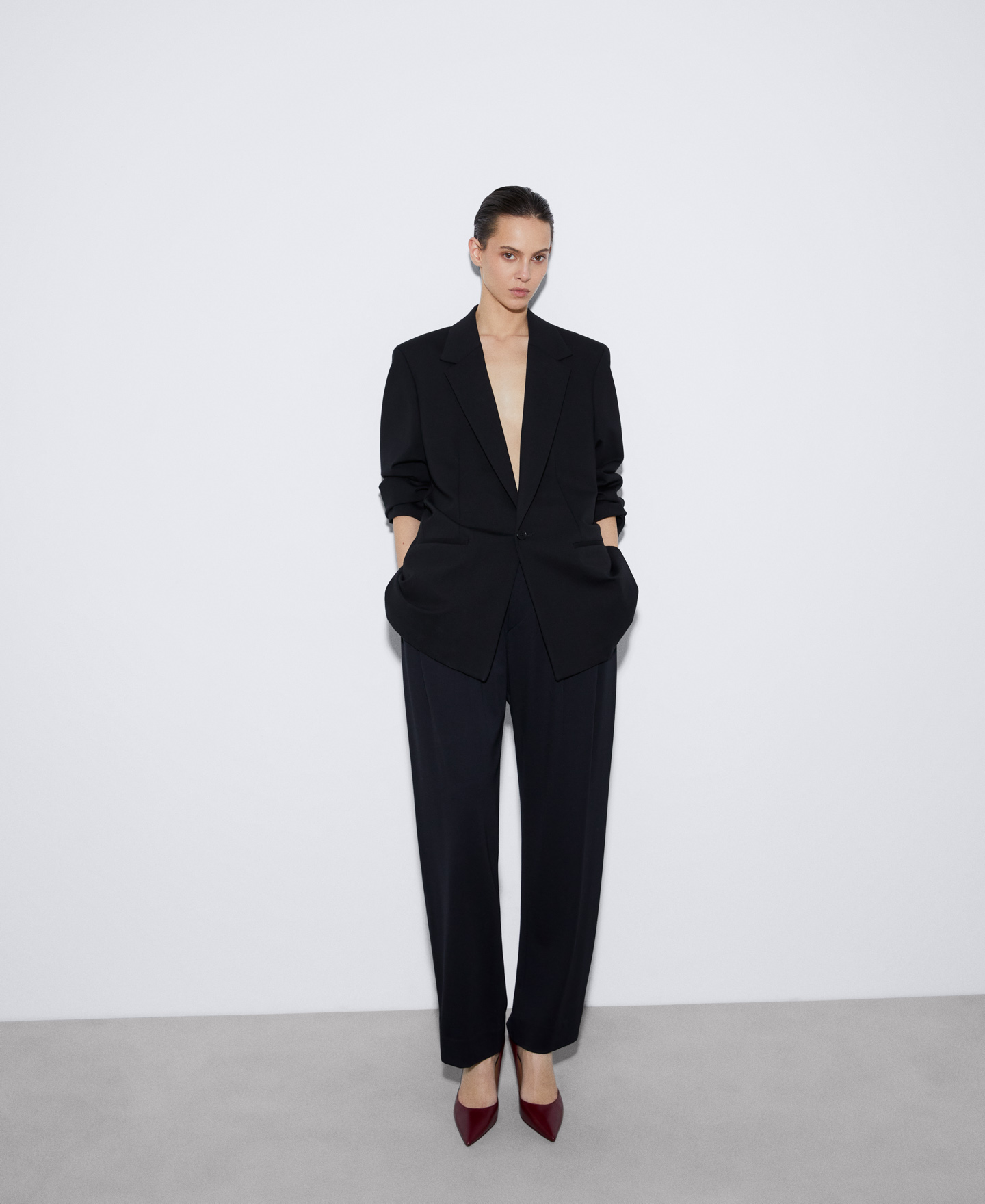 Side neckline lounge shoes image number 3