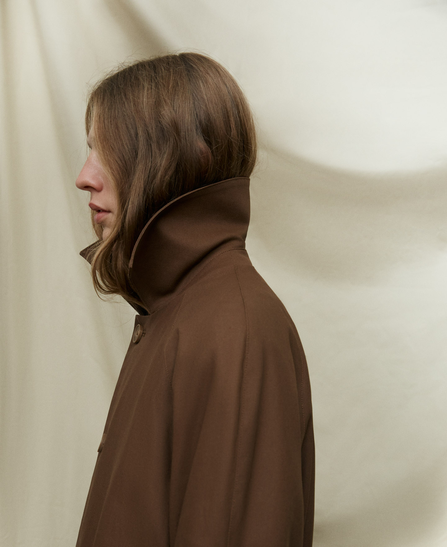 Gabardina oversize en algodón encerado image number 3