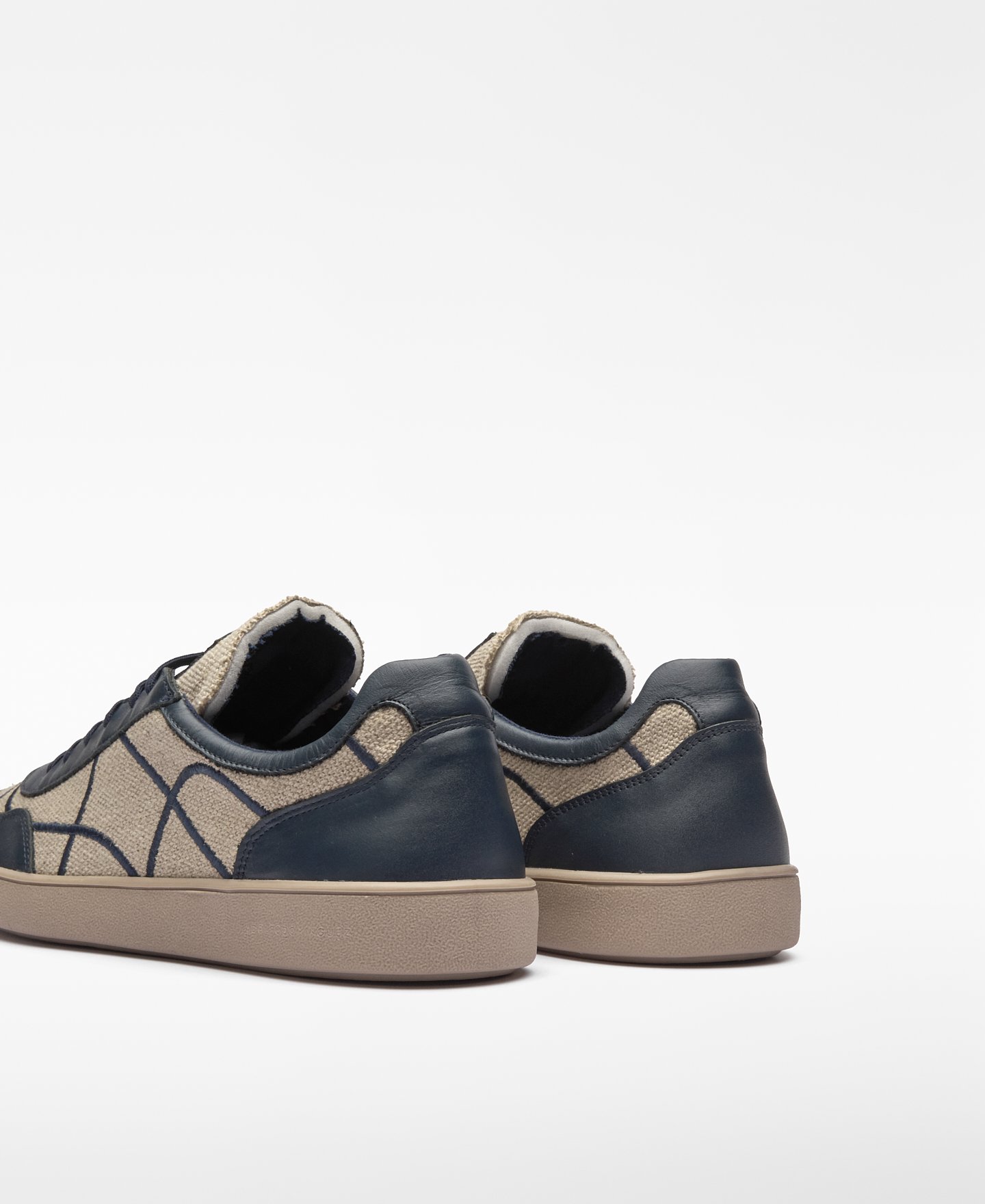Stitched canvas and leather sneaker man image number 2