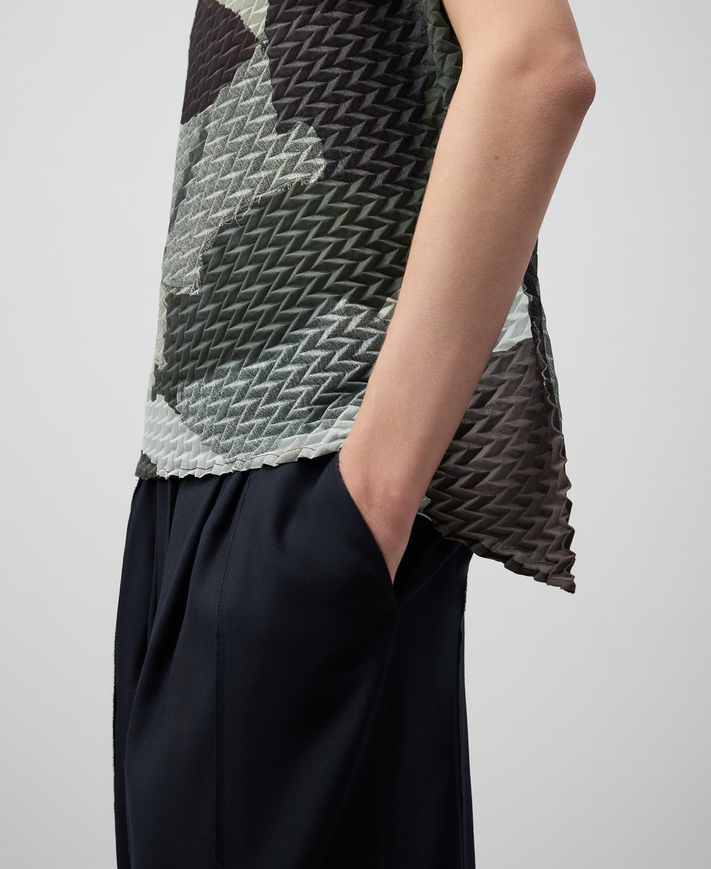 Asymmetrical printed crinkle top woman image number 3