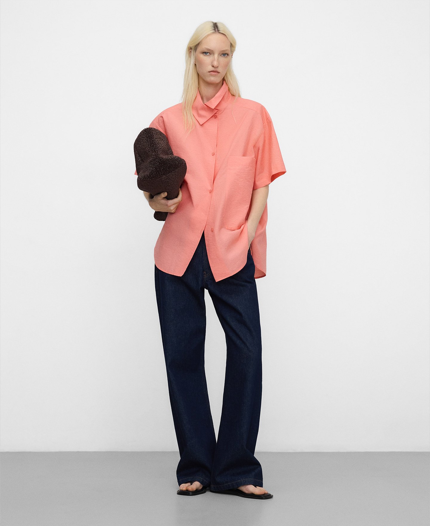Asymmetric spread collar shirt image number 1