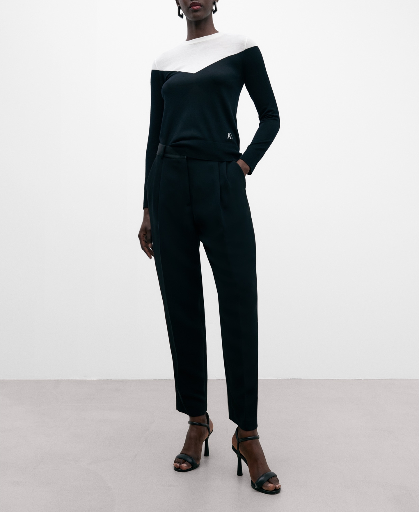 Jersey intarsia bicolor en lana merino image number 1