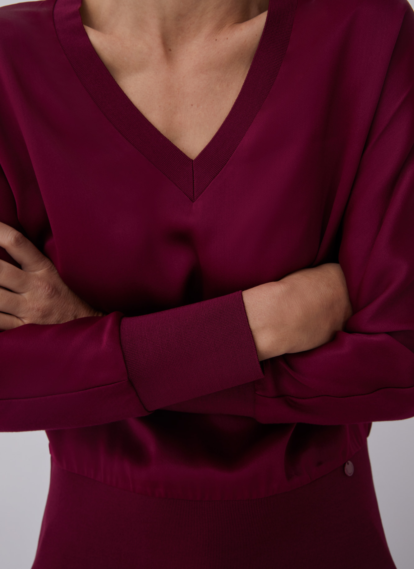 V-neck Viscose T-shirt image number 3