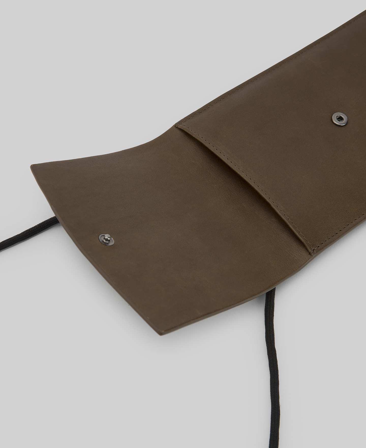 Leather mobile phone holder man image number 2