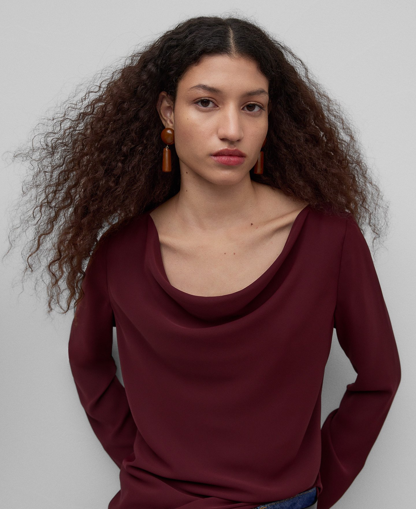 Top cuello drapeado mujer image number 3