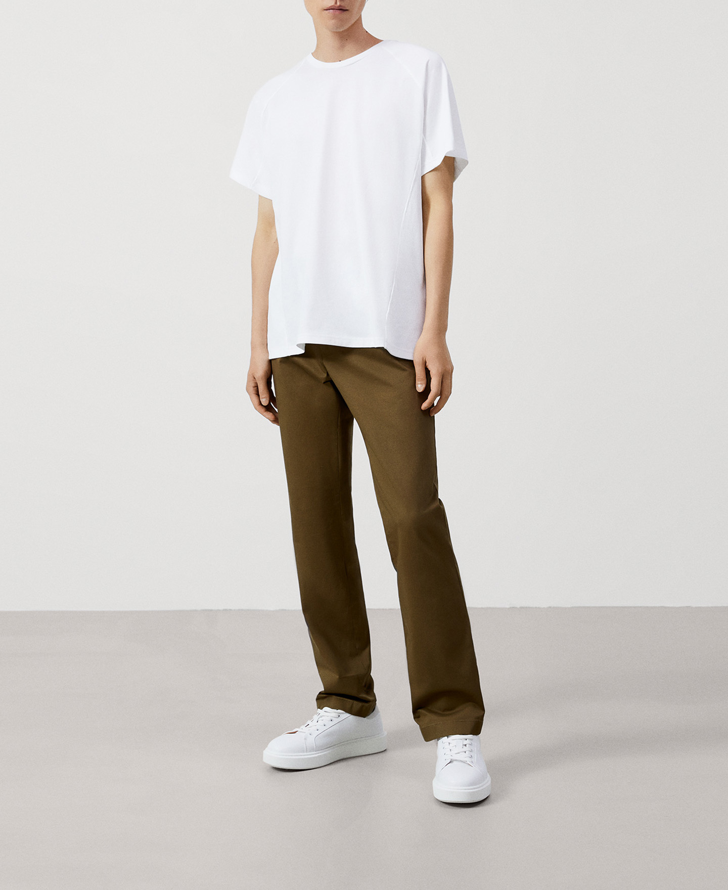 Pantalón chino en algodón elástico image number 1